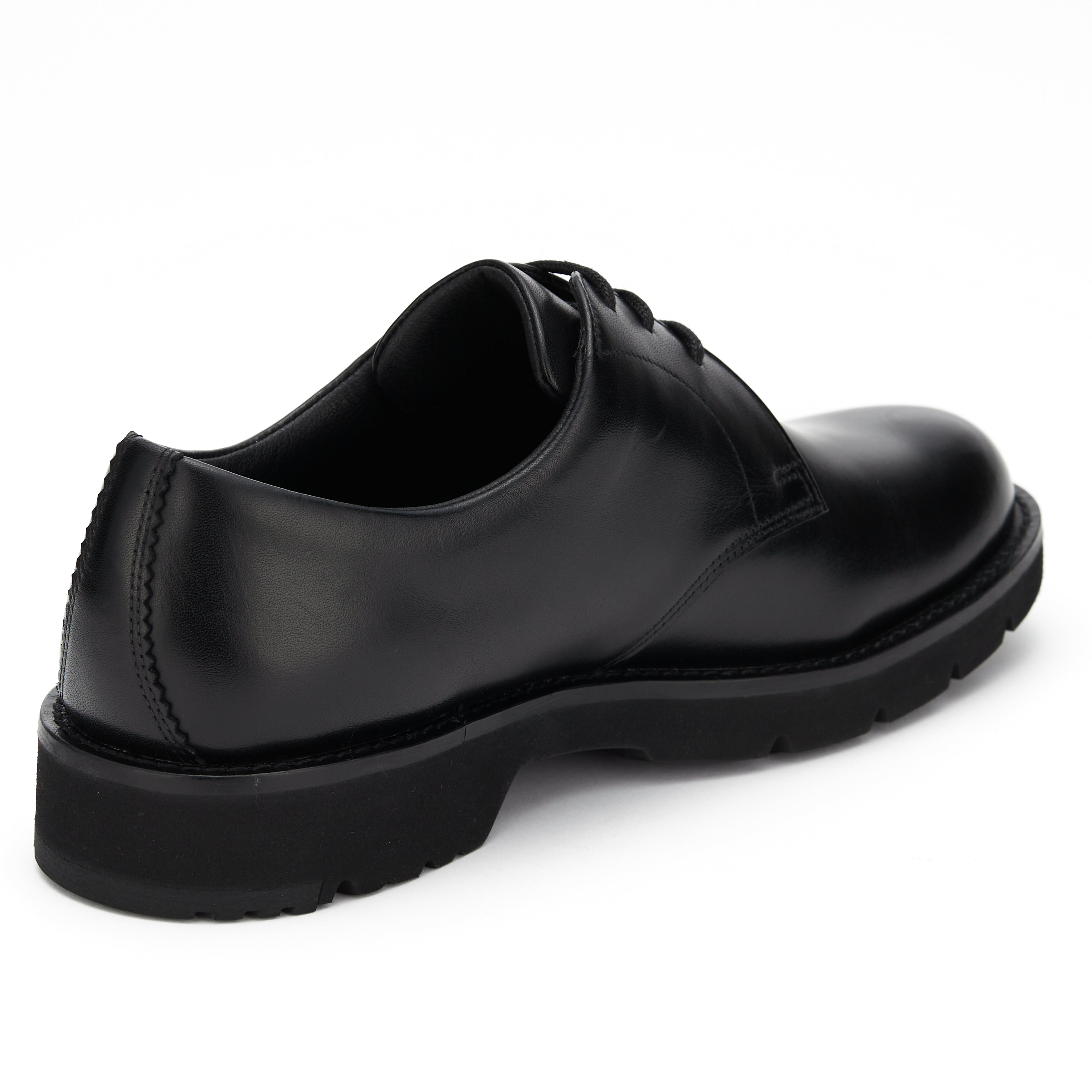 スリムフィット | ミニマルデザイン×ラギッド厚底 | プレーントウ ブラック