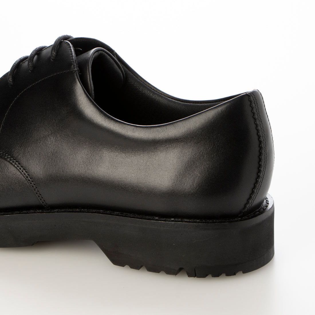 スリムフィット | ミニマルデザイン×ラギッド厚底 | プレーントウ ブラック