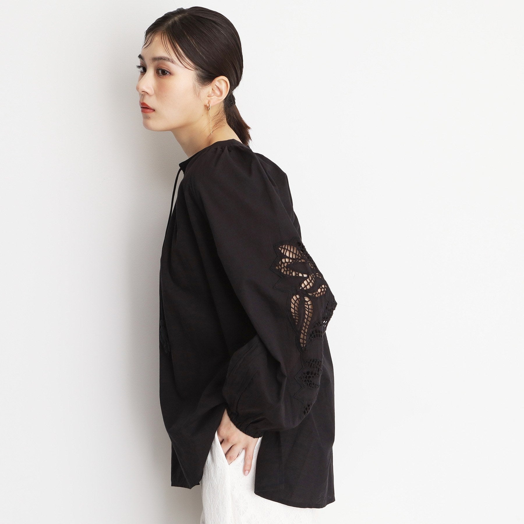 ザ ショップ ティーケー (ウィメン) THE SHOP TK(Women) キャンブリックボイル袖刺繍ブラウス (カーキ(027)) カーキ(027)