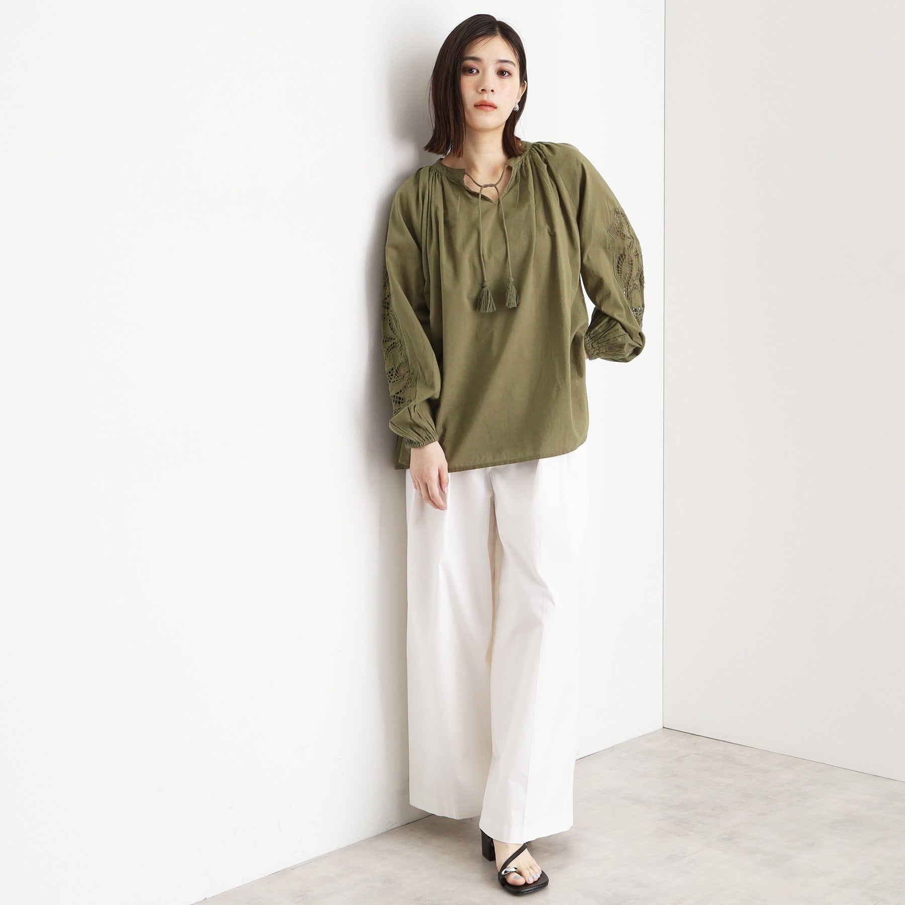 ザ ショップ ティーケー (ウィメン) THE SHOP TK(Women) キャンブリックボイル袖刺繍ブラウス (カーキ(027)) カーキ(027)