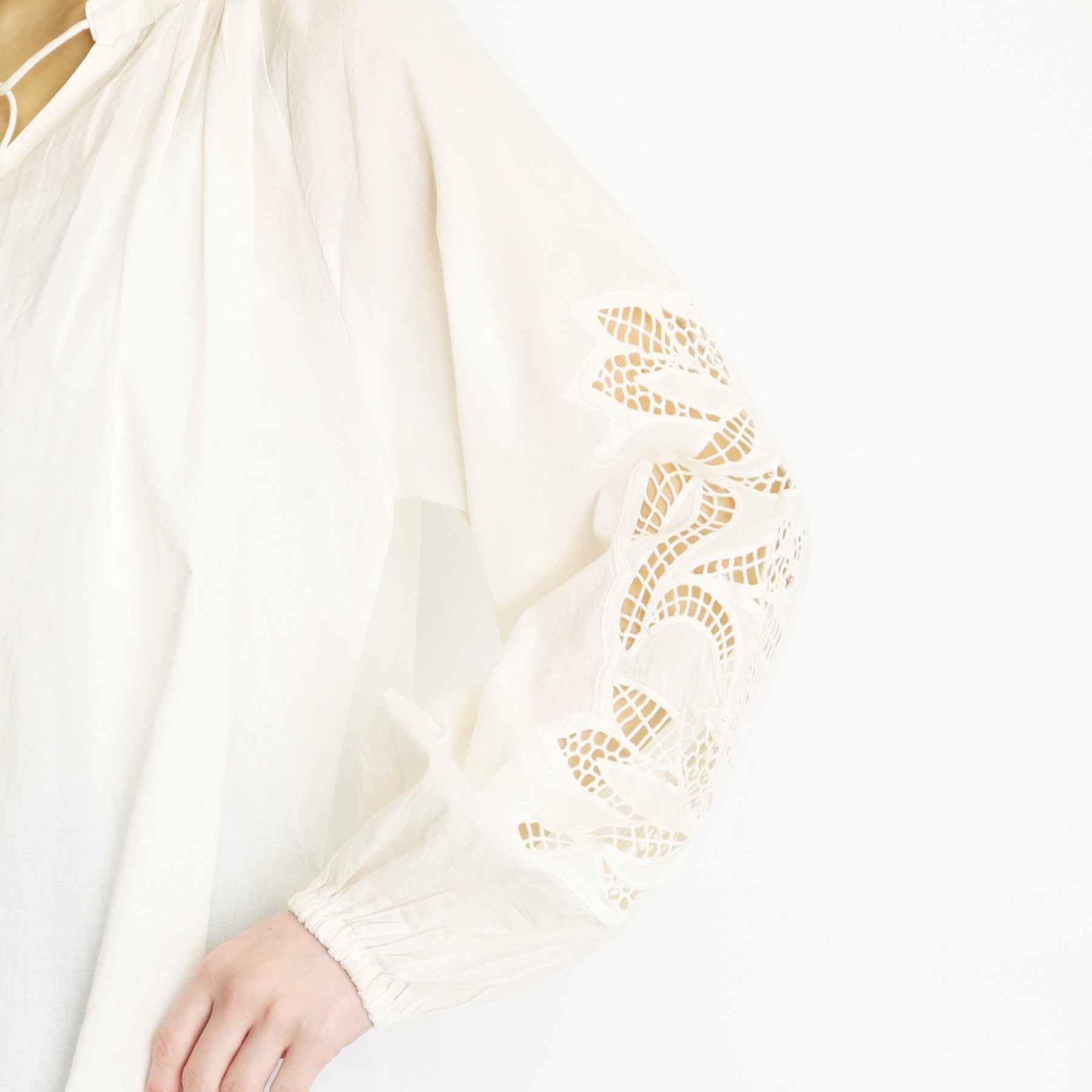 ザ ショップ ティーケー (ウィメン) THE SHOP TK(Women) キャンブリックボイル袖刺繍ブラウス (カーキ(027)) カーキ(027)