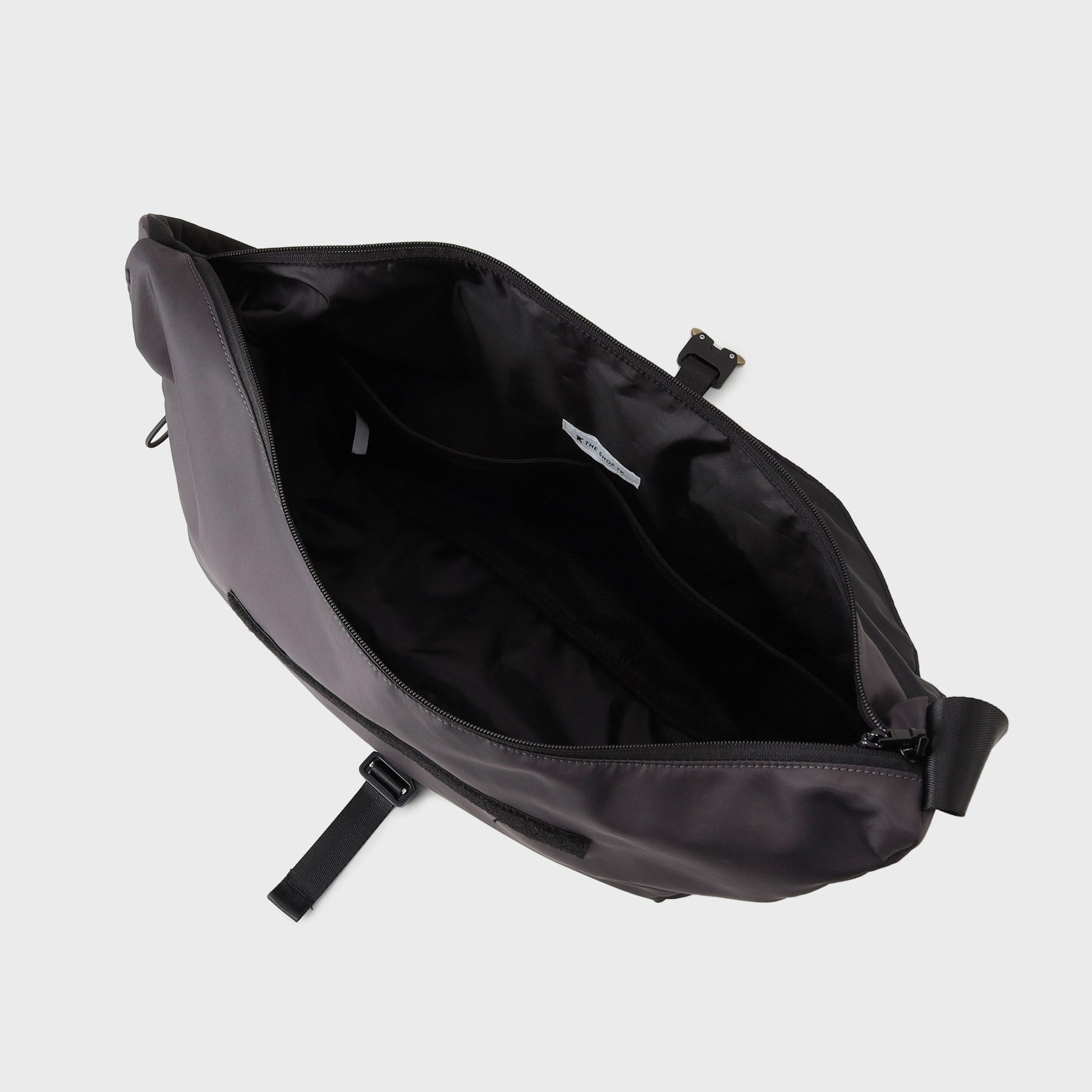 ザ ショップ ティーケー(メンズ) THE SHOP TK(Men) メタルバックルメッセンジャーバッグ (ブラック(019)) ブラック(019)