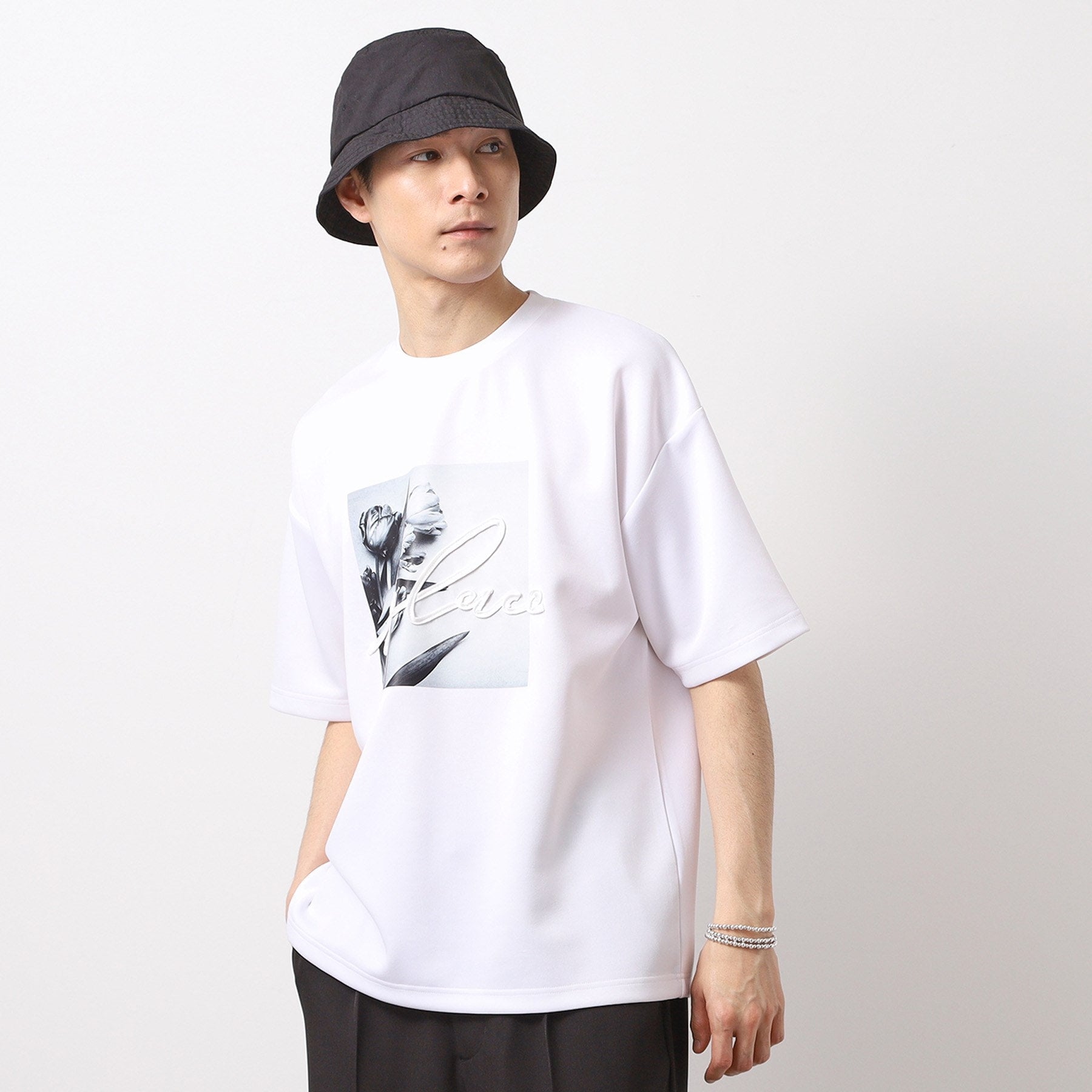 ザ ショップ ティーケー(メンズ) THE SHOP TK(Men) コード刺繍フォト半袖Tシャツ (ホワイト(001)) ホワイト(001)