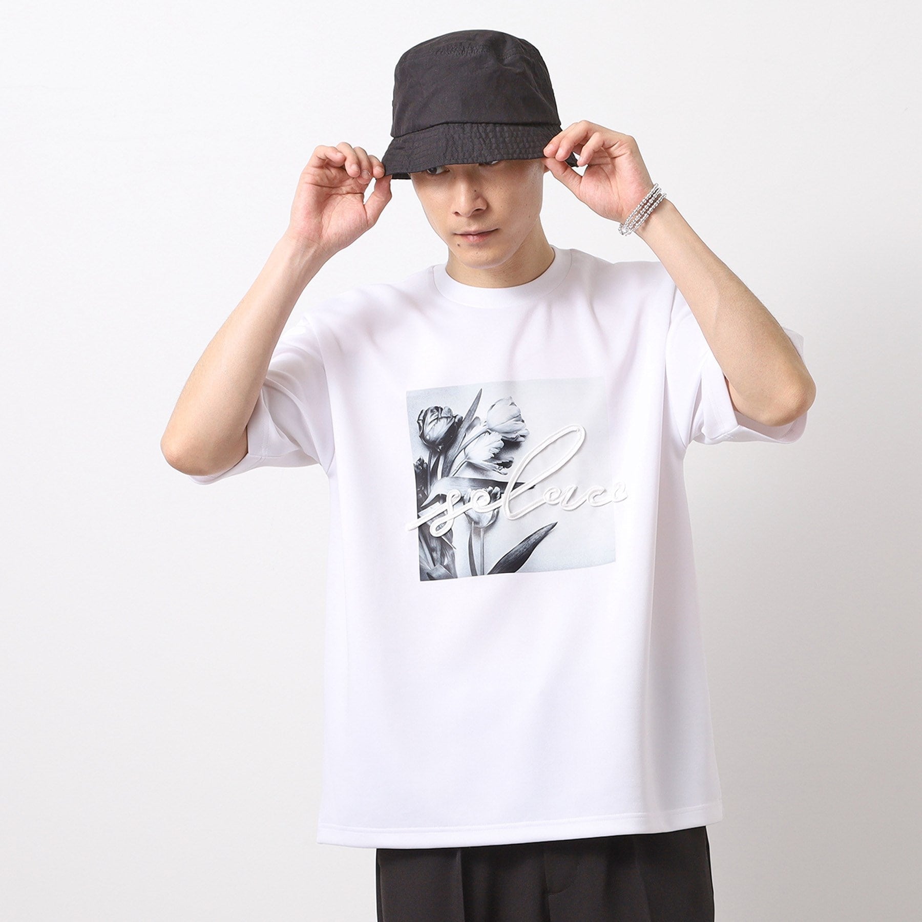 ザ ショップ ティーケー(メンズ) THE SHOP TK(Men) コード刺繍フォト半袖Tシャツ (ホワイト(001)) ホワイト(001)