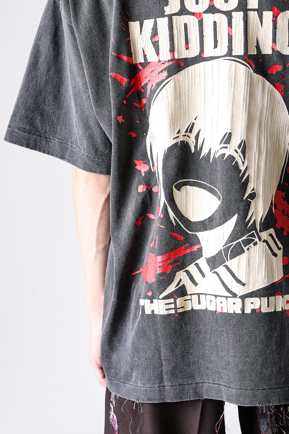 ザ シュガー パンチ THE SUGAR PUNCH x SAKAMOTO DAYS Short Sleeve T-Shirt (NAGUMO) (Black) Black