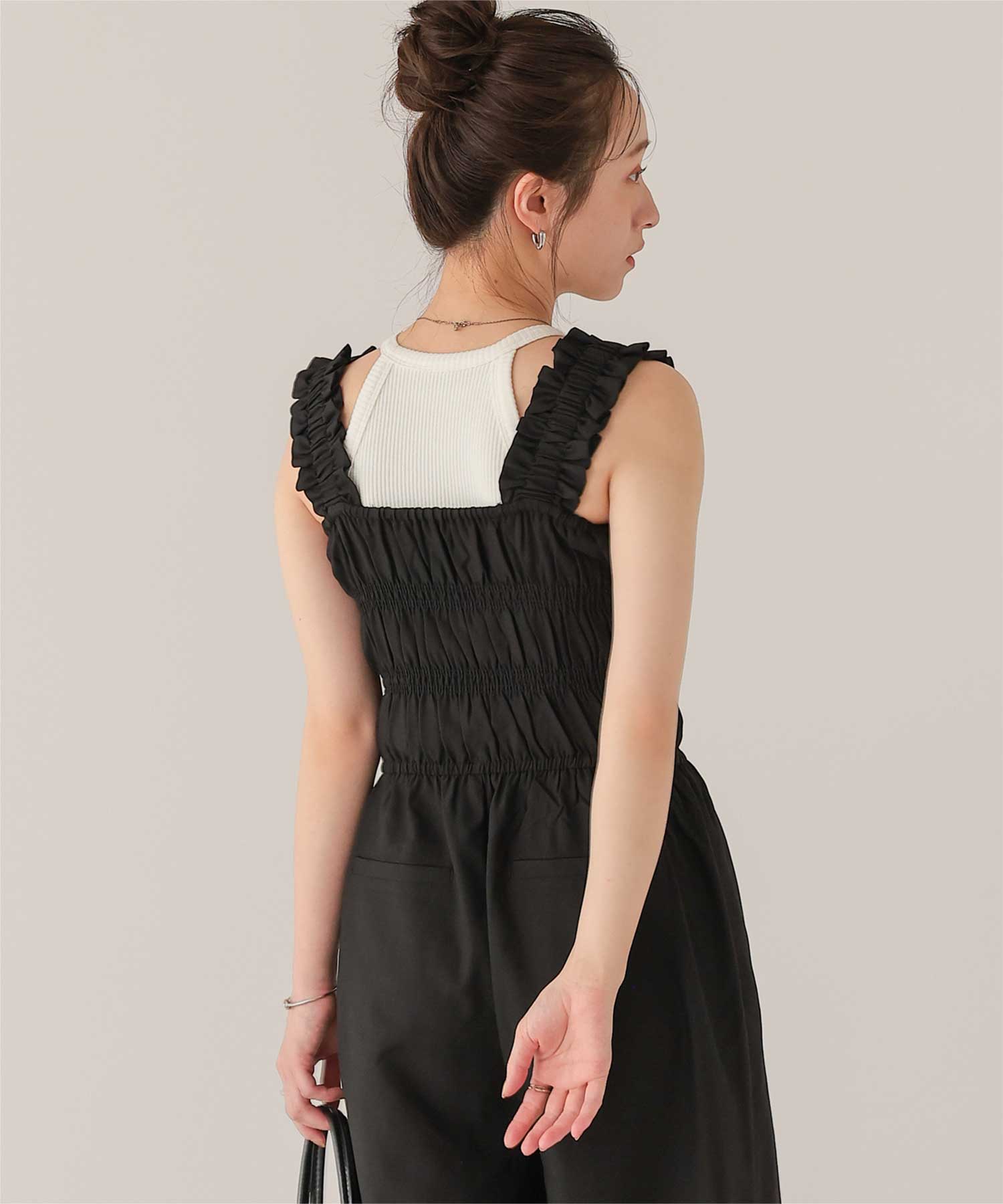 ティティベイト titivate 楽ちんきれいショルダーフリルシャーリングオールインワン (ネイビー) ネイビー