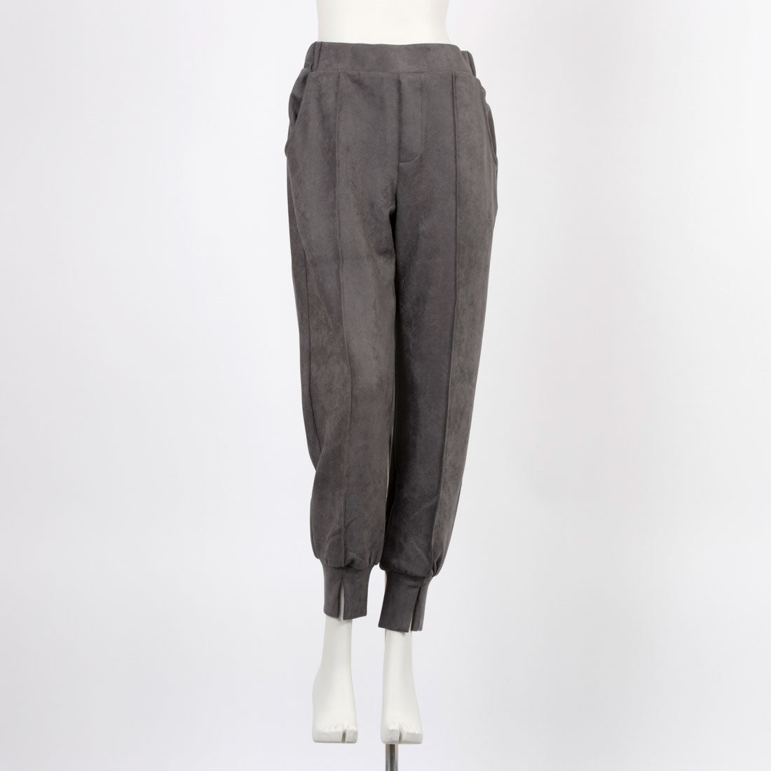 ティトューラ titular ストレッチフェイクスエードジョガーパンツ (チャコール) チャコール