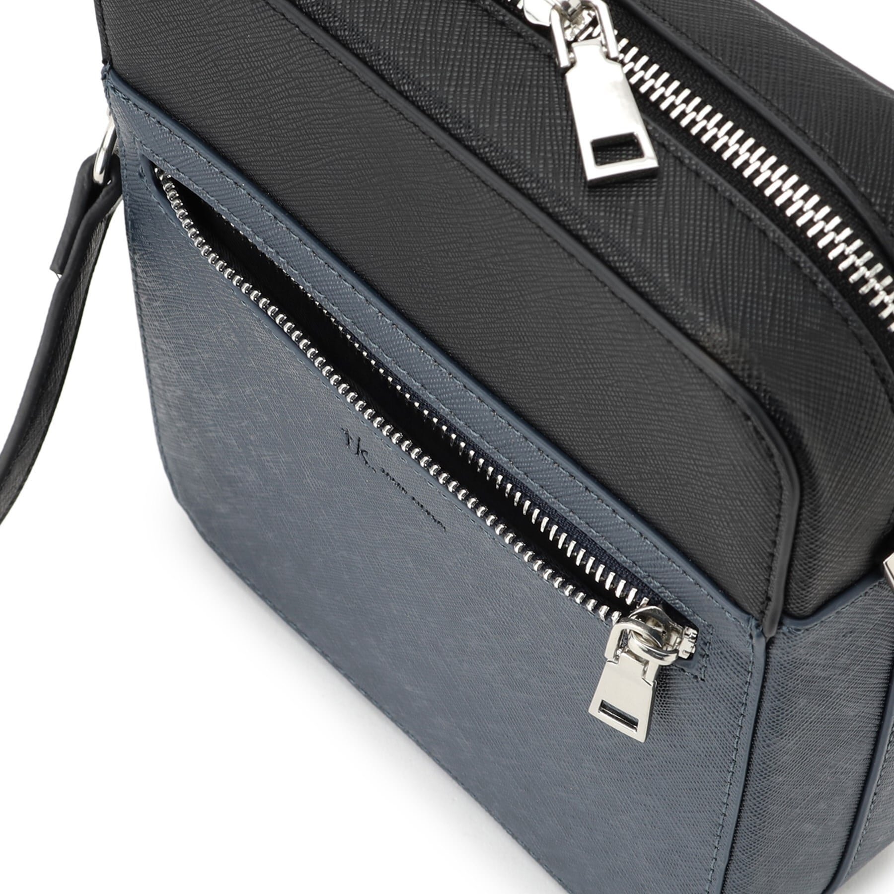 ティーケー タケオ キクチ tk.TAKEO KIKUCHI バイカラースクエアショルダーバッグ (ブラック(519)) ブラック(519)