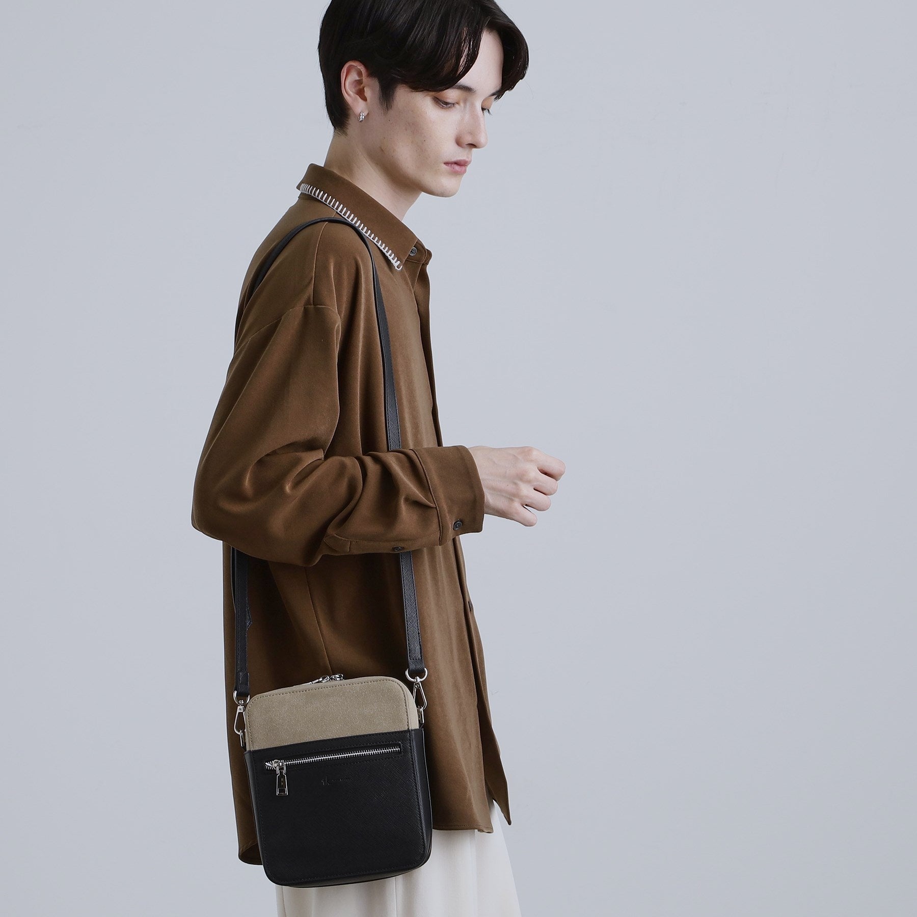 ティーケー タケオ キクチ tk.TAKEO KIKUCHI バイカラースクエアショルダーバッグ (ブラック(519)) ブラック(519)