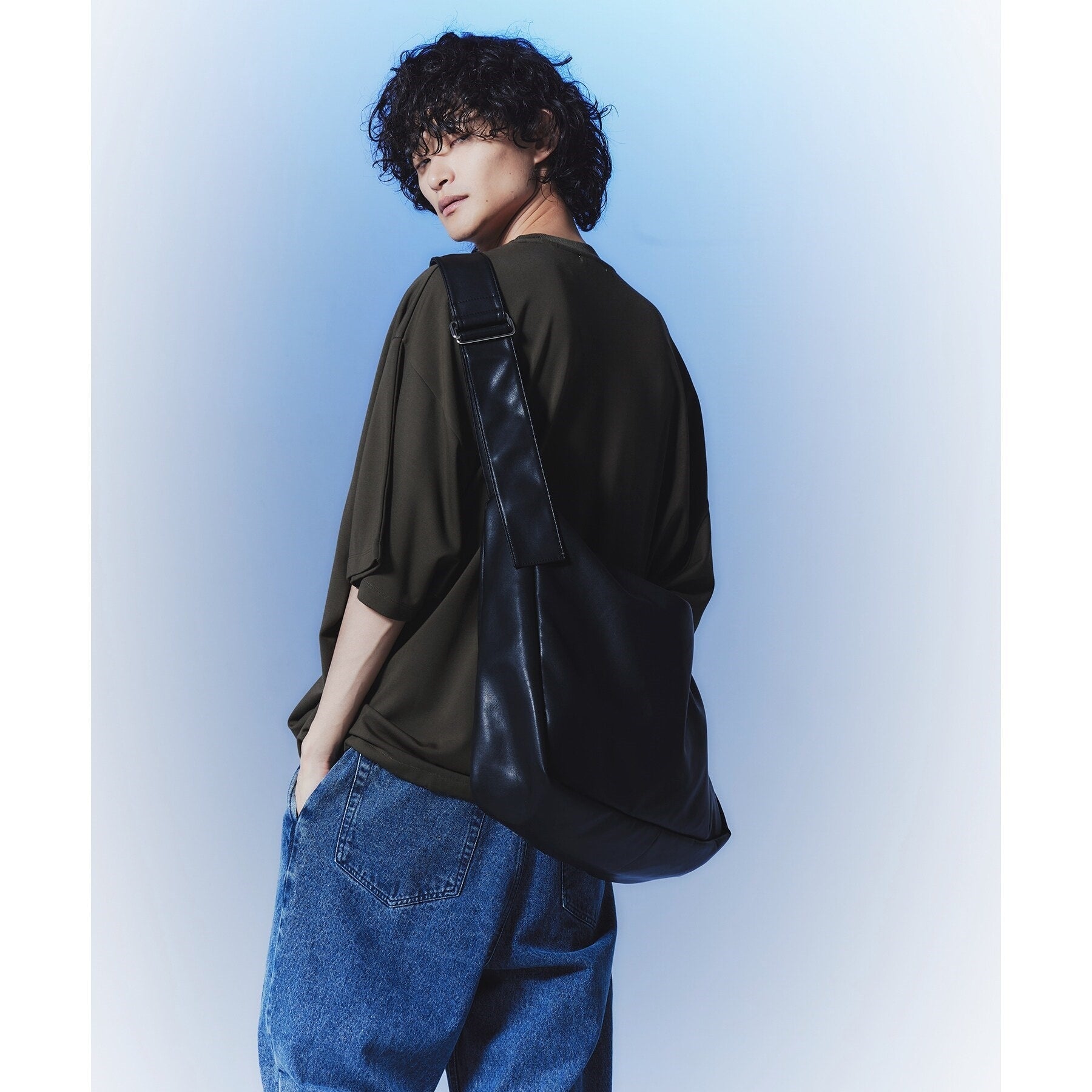 ティーケー タケオ キクチ tk.TAKEO KIKUCHI ルーズビッグショルダーバッグ/たすき掛け/ビッグ/A3サイズ収納可能 (ブラウン(944)) ブラウン(944)