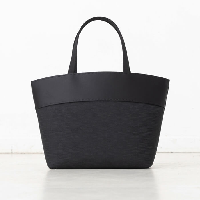 トウキョウソワール 東京ソワール 上品な切り替えの舟形トートバッグ (ブラック) ブラック