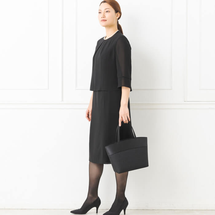 トウキョウソワール 東京ソワール 上品な切り替えの舟形トートバッグ (ブラック) ブラック