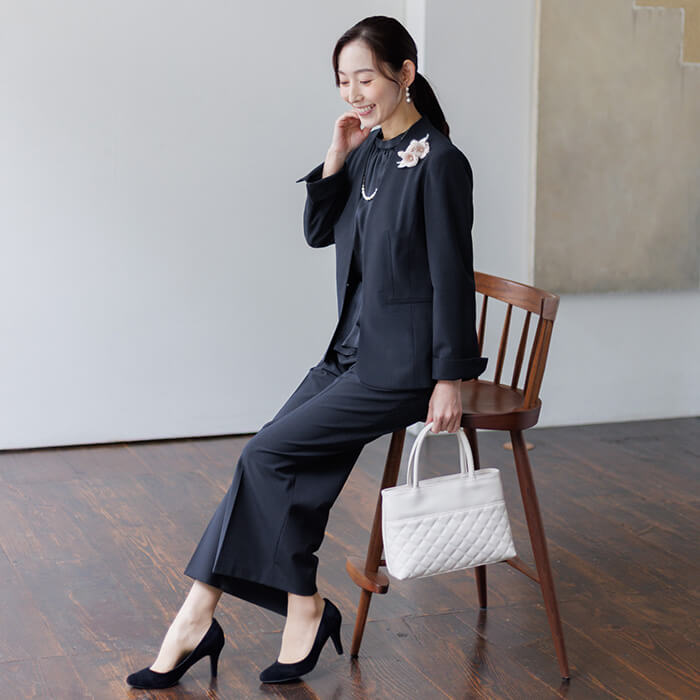 トウキョウソワール 東京ソワール WEB限定商品 ミセス 洗える パンツスーツ 結婚式 入学式 卒業式 セレモニースーツ レディース セットアップ ネイビー 紺 ジャケット ブラウス パンツ 3点セット (ネイビー) ネイビー