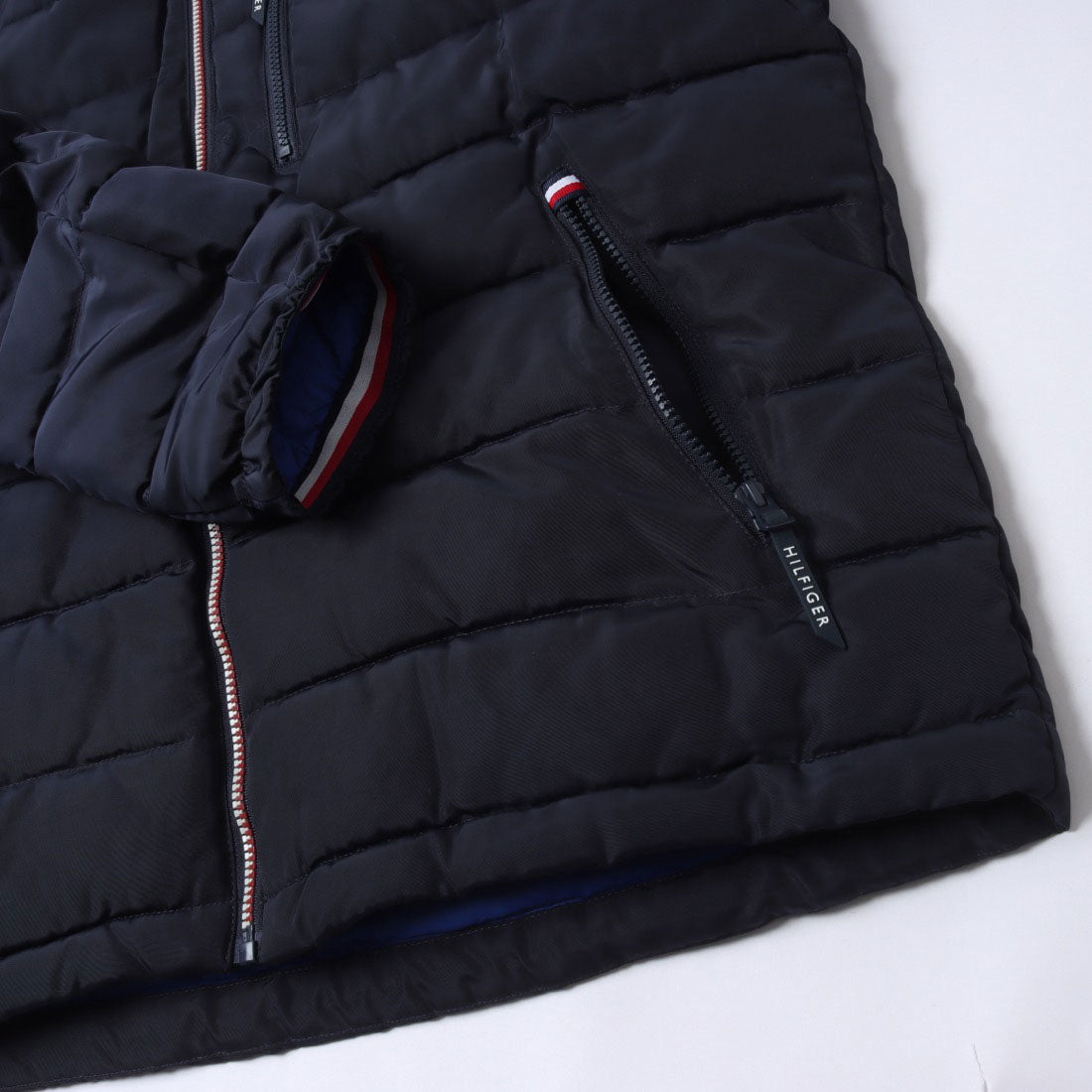 トミー ヒルフィガー TOMMY HILFIGER QUILTED POLYTWILL PUFFER JACKET WITH SHERPALINED HOODY アウター (ブラック) ブラック