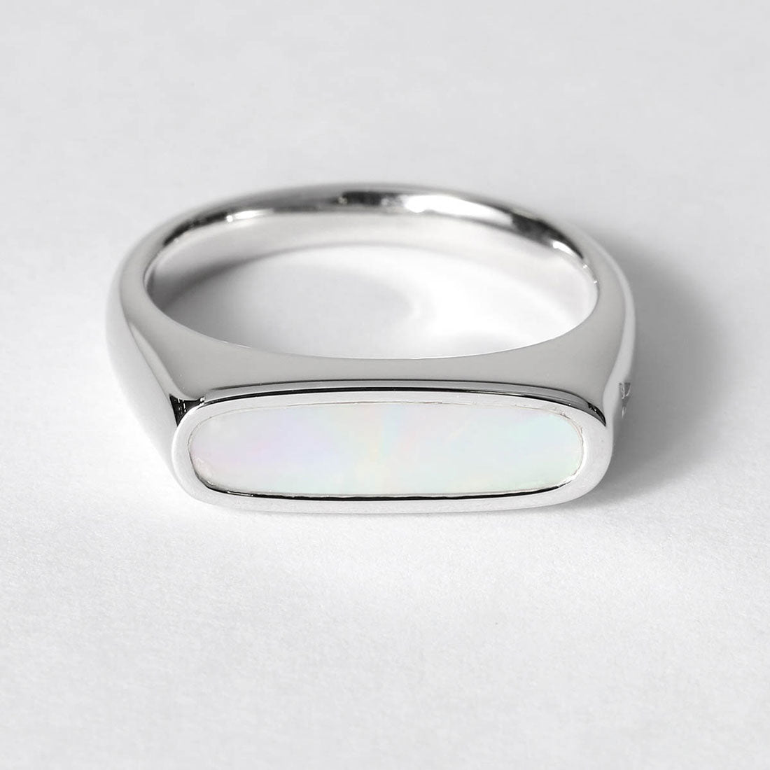 Tom Wood Ring Mario Ring White MOP 100656 S925/R75SBWHM01