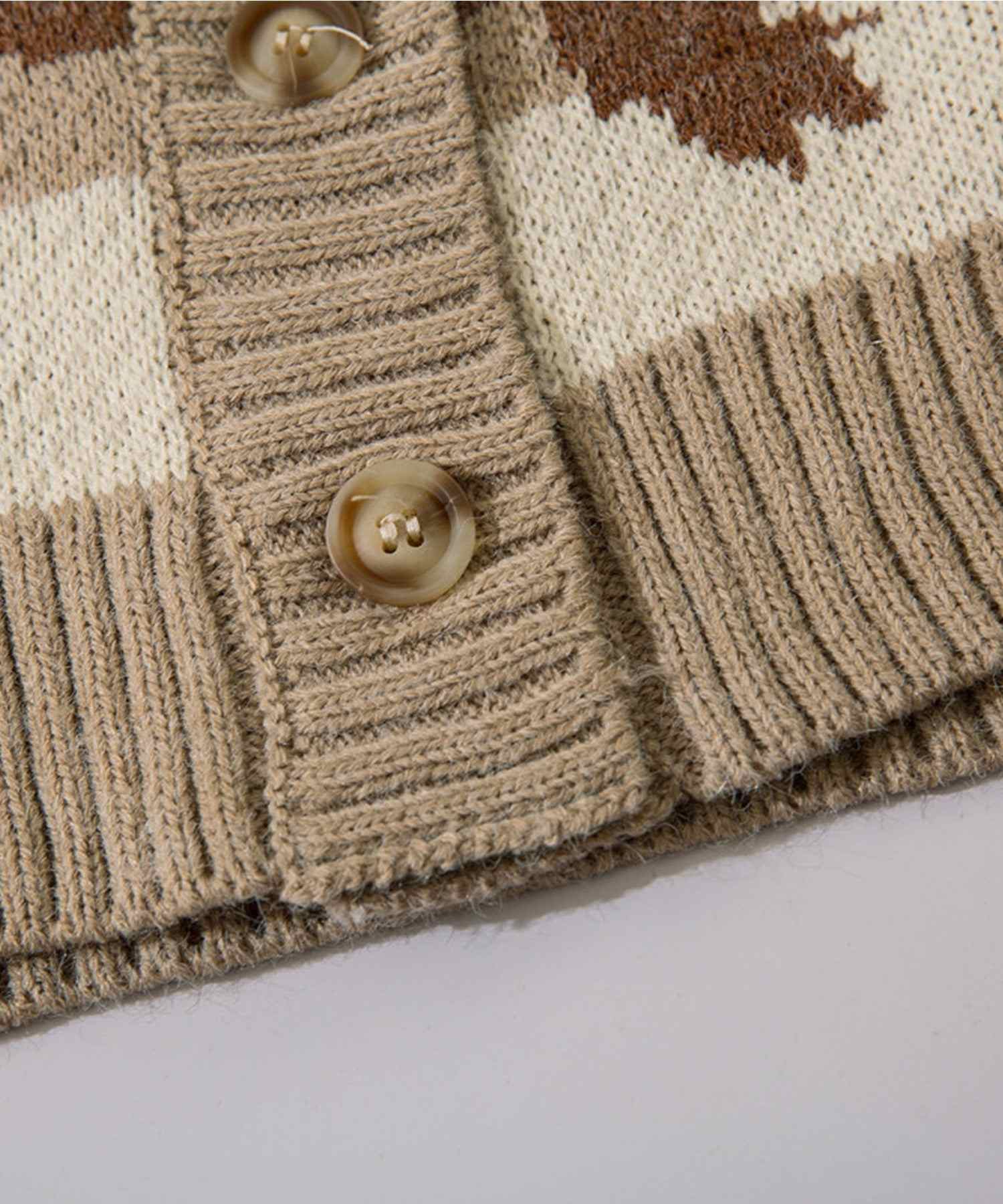 Hook HOOK 【HOOK】 Retro-style patchwork pattern rabbit illustration cardigan