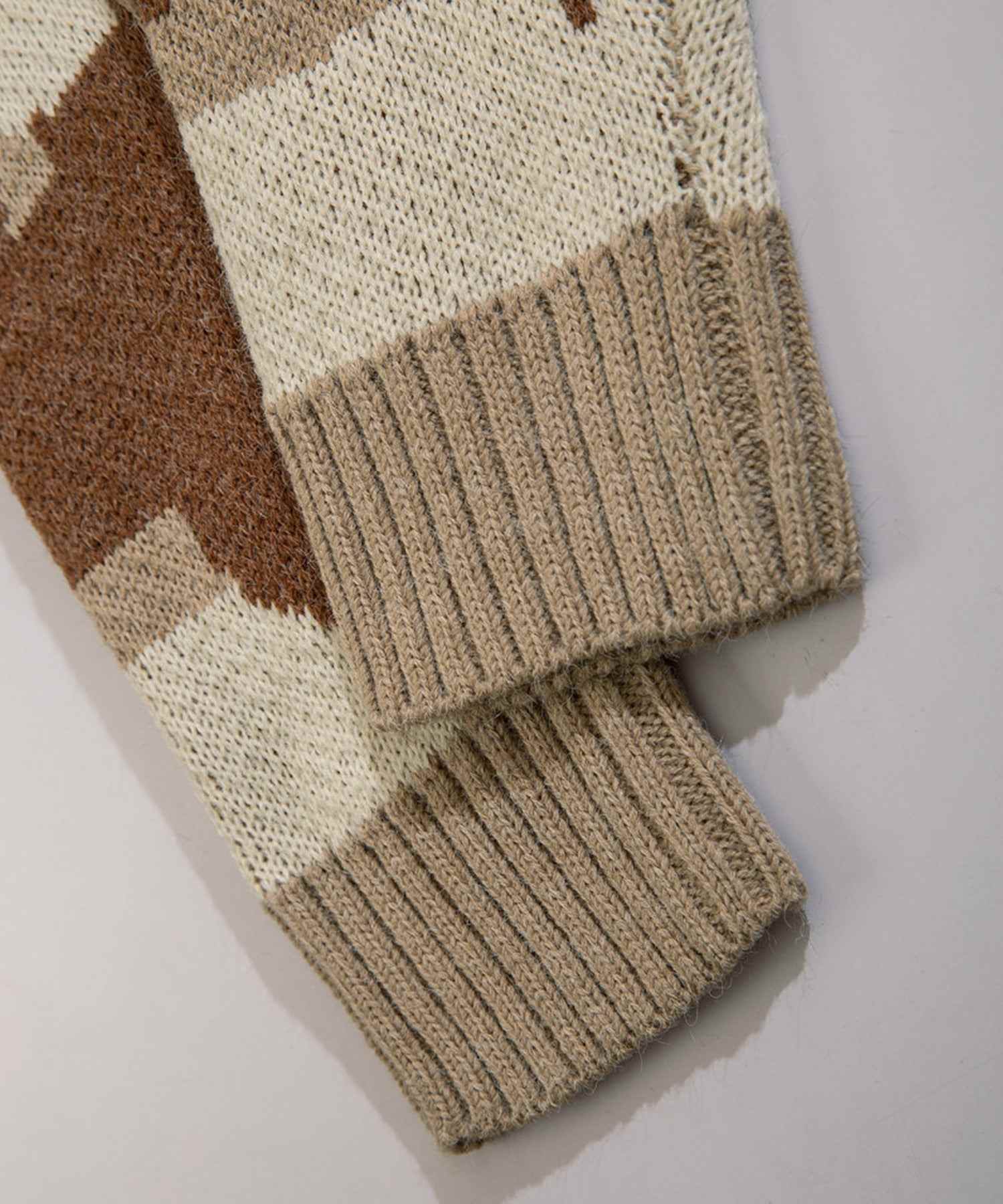 Hook HOOK 【HOOK】 Retro-style patchwork pattern rabbit illustration cardigan