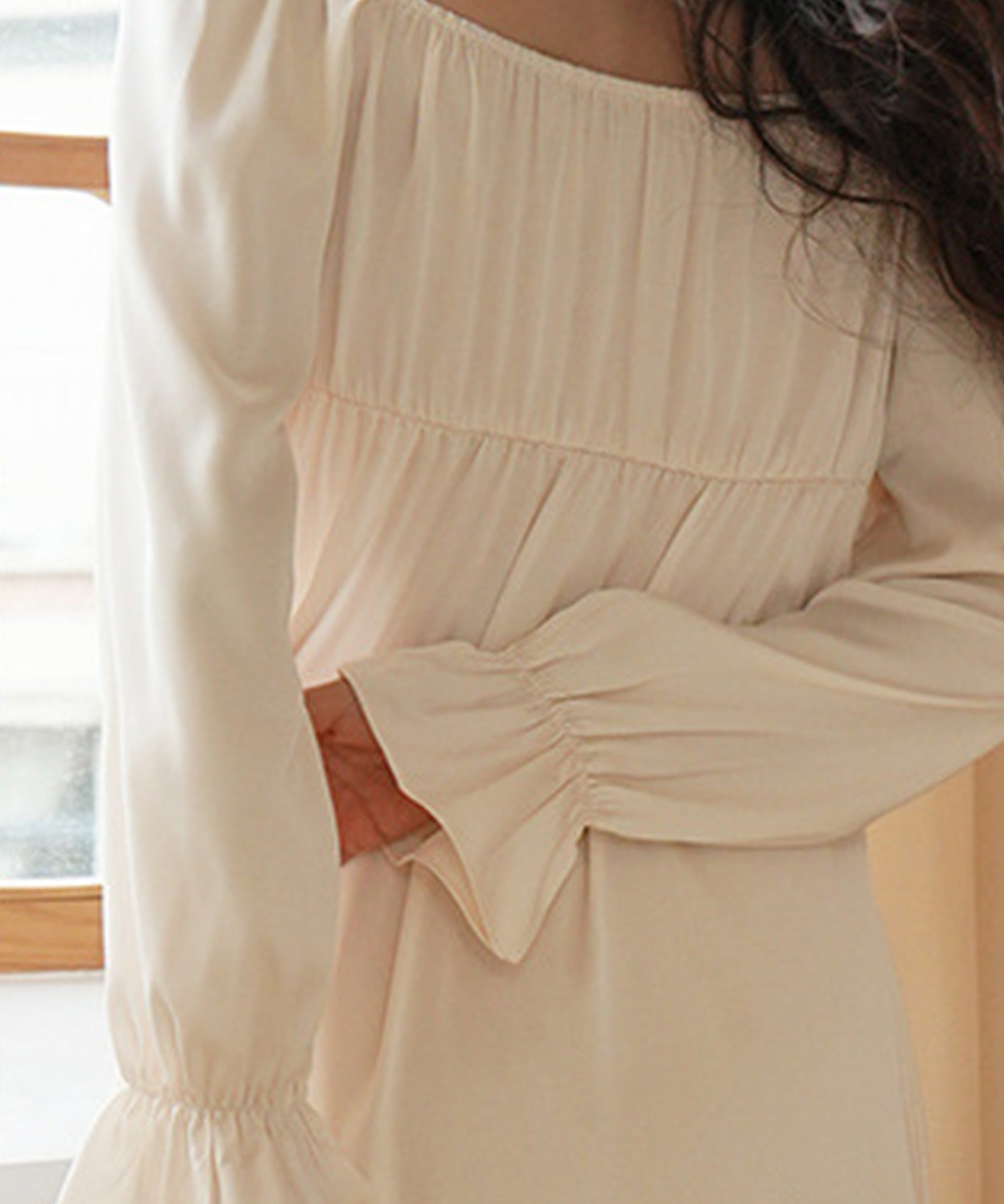Jasmine Grandiflorum 【Jasmine】 Silk-like Frill × Lace Long Sleeve Long Dress Loungewear