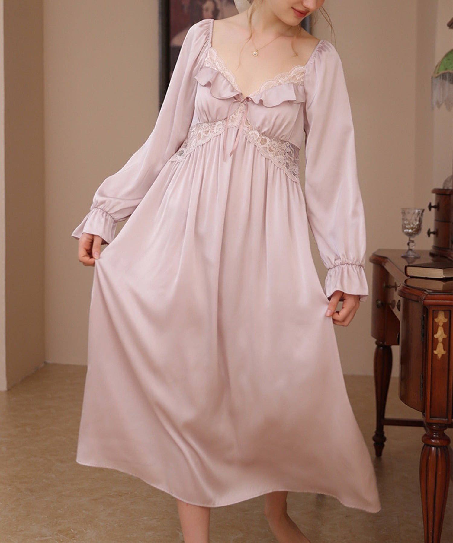 Jasmine Grandiflorum 【Jasmine】 Silk-like Frill × Lace Long Sleeve Long Dress Loungewear