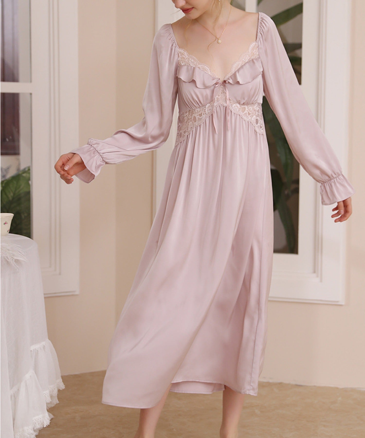 Jasmine Grandiflorum 【Jasmine】 Silk-like Frill × Lace Long Sleeve Long Dress Loungewear