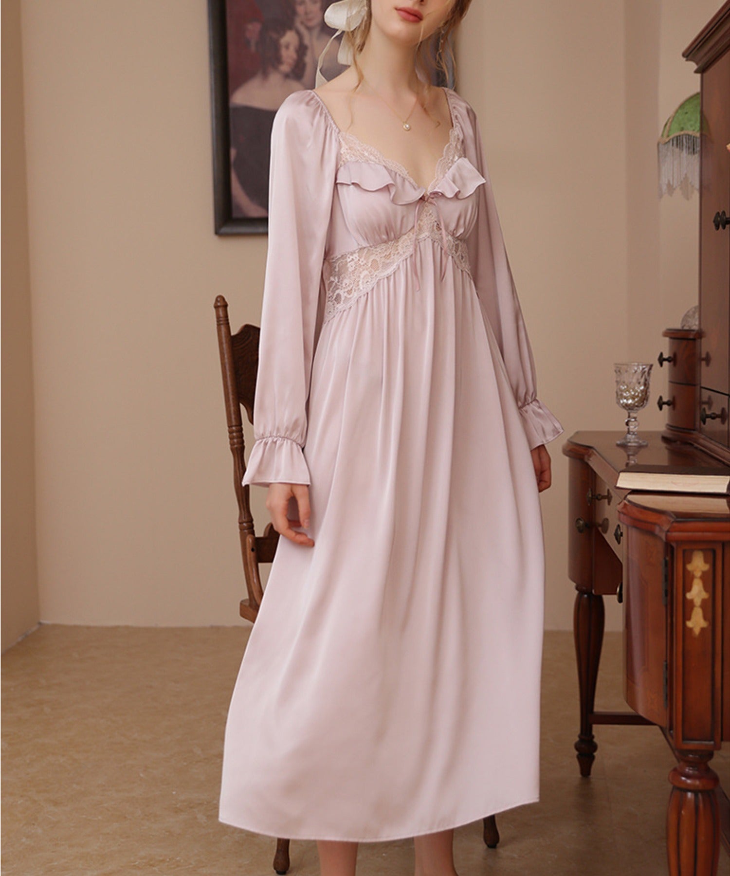 Jasmine Grandiflorum 【Jasmine】 Silk-like Frill × Lace Long Sleeve Long Dress Loungewear