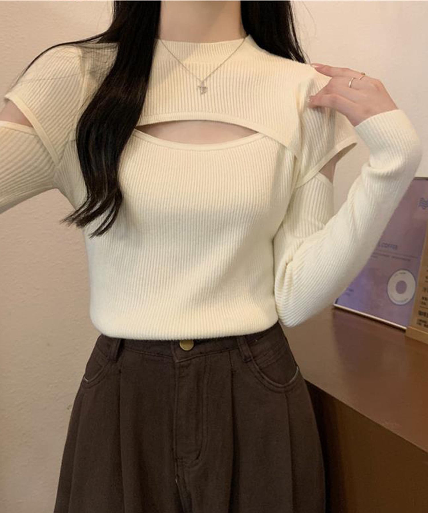ジャスミングランディフローラム Jasmine Grandiflorum Jasmine/タートルネック胸あきデザインニットプルオーバ (ベージュ) ベージュ