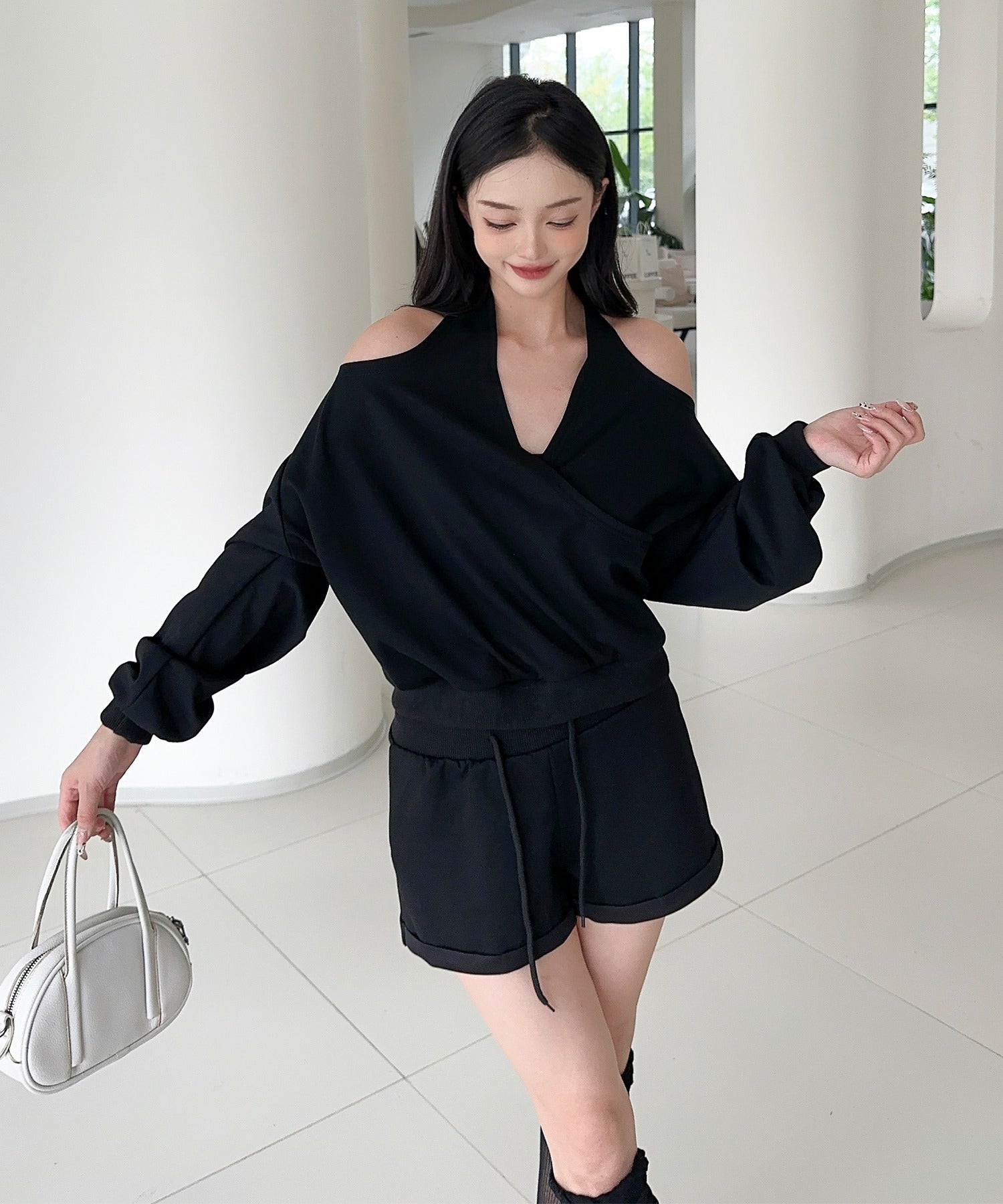 ジャスミングランディフローラム Jasmine Grandiflorum 【Jasmine】肩見せスウェット+スウェットショートパンツ (ブラック) ブラック