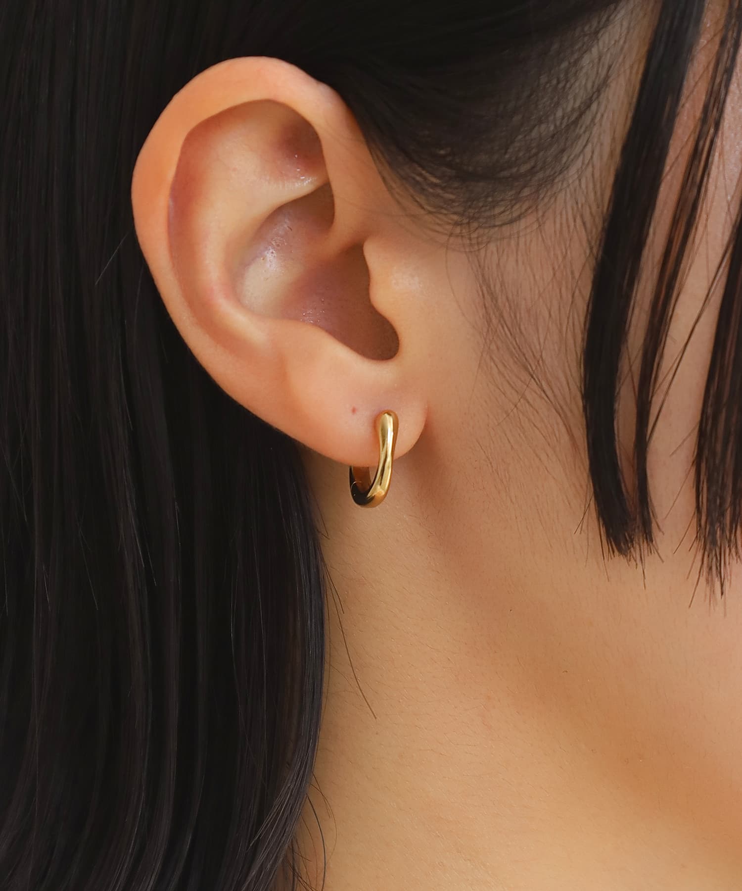 エルエイチエムイー LHME 【WEB限定】”Aqua”フープピアス/サージカルステンレス(金属アレルギー対応) (ゴールド) ゴールド