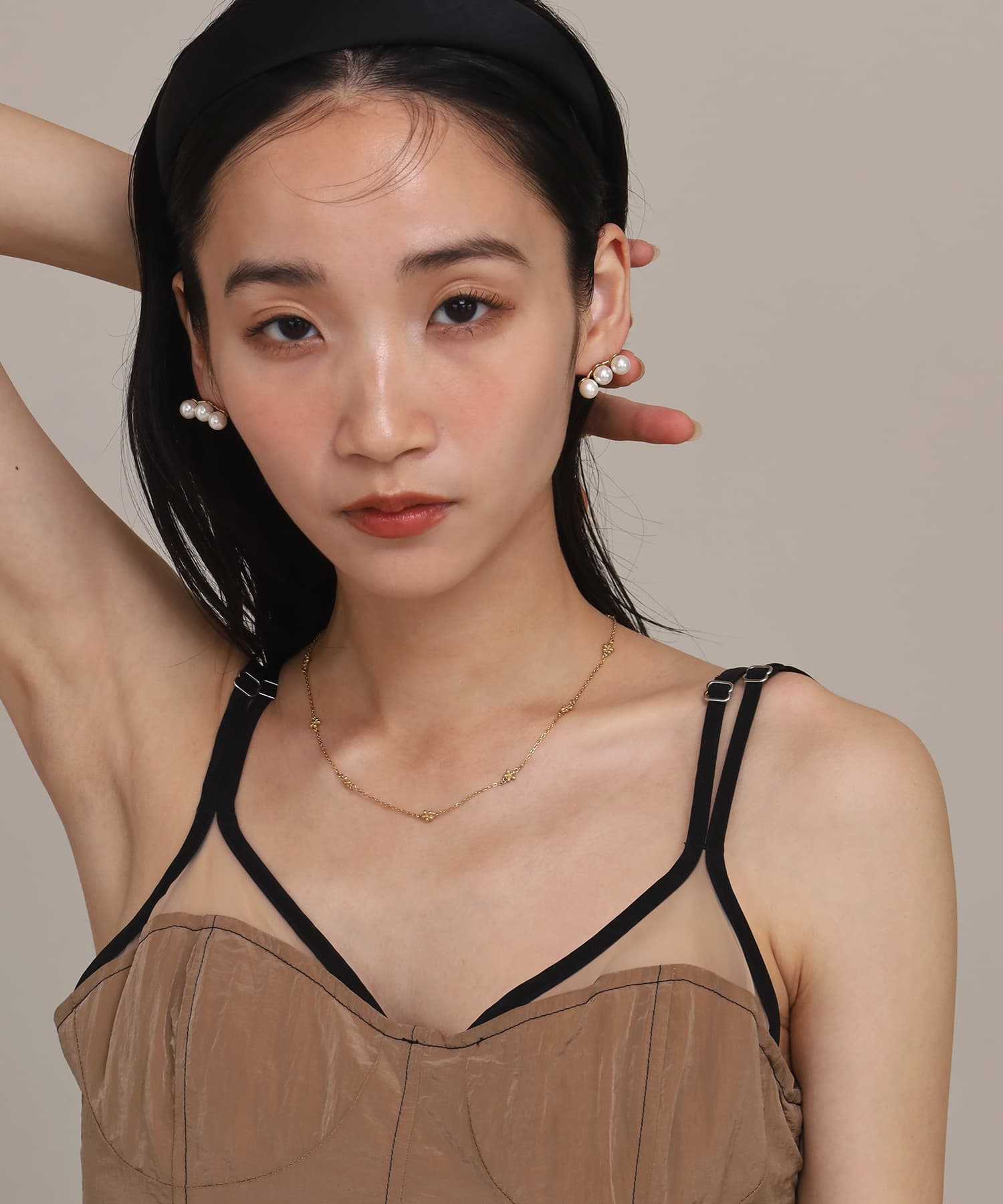 エルエイチエムイー LHME 【WEB限定】“MELLOW”ラインパールピアス/3粒/サージカルステンレス(金属アレルギー対応) (ゴールド) ゴールド