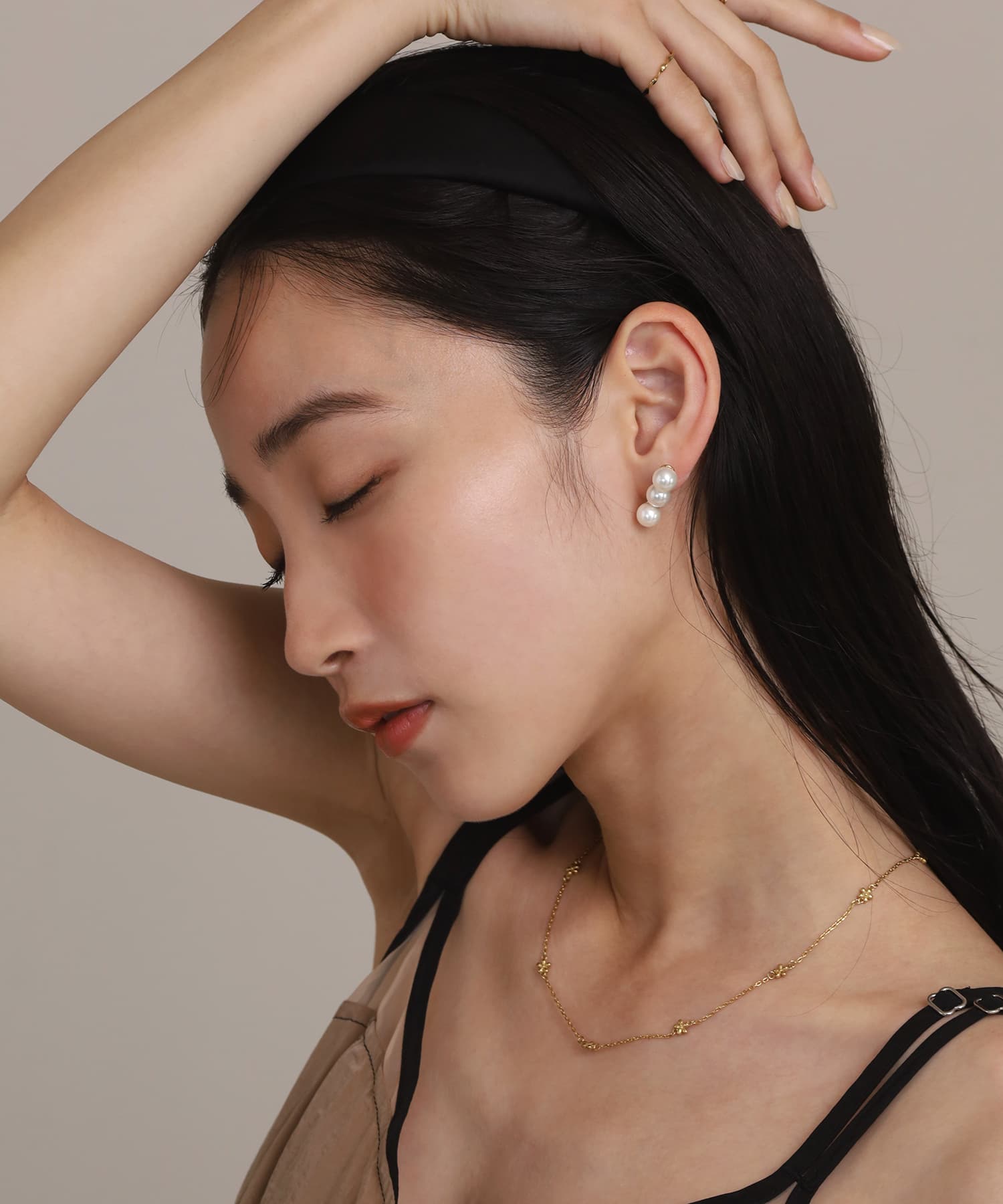 エルエイチエムイー LHME 【WEB限定】“MELLOW”ラインパールピアス/3粒/サージカルステンレス(金属アレルギー対応) (ゴールド) ゴールド