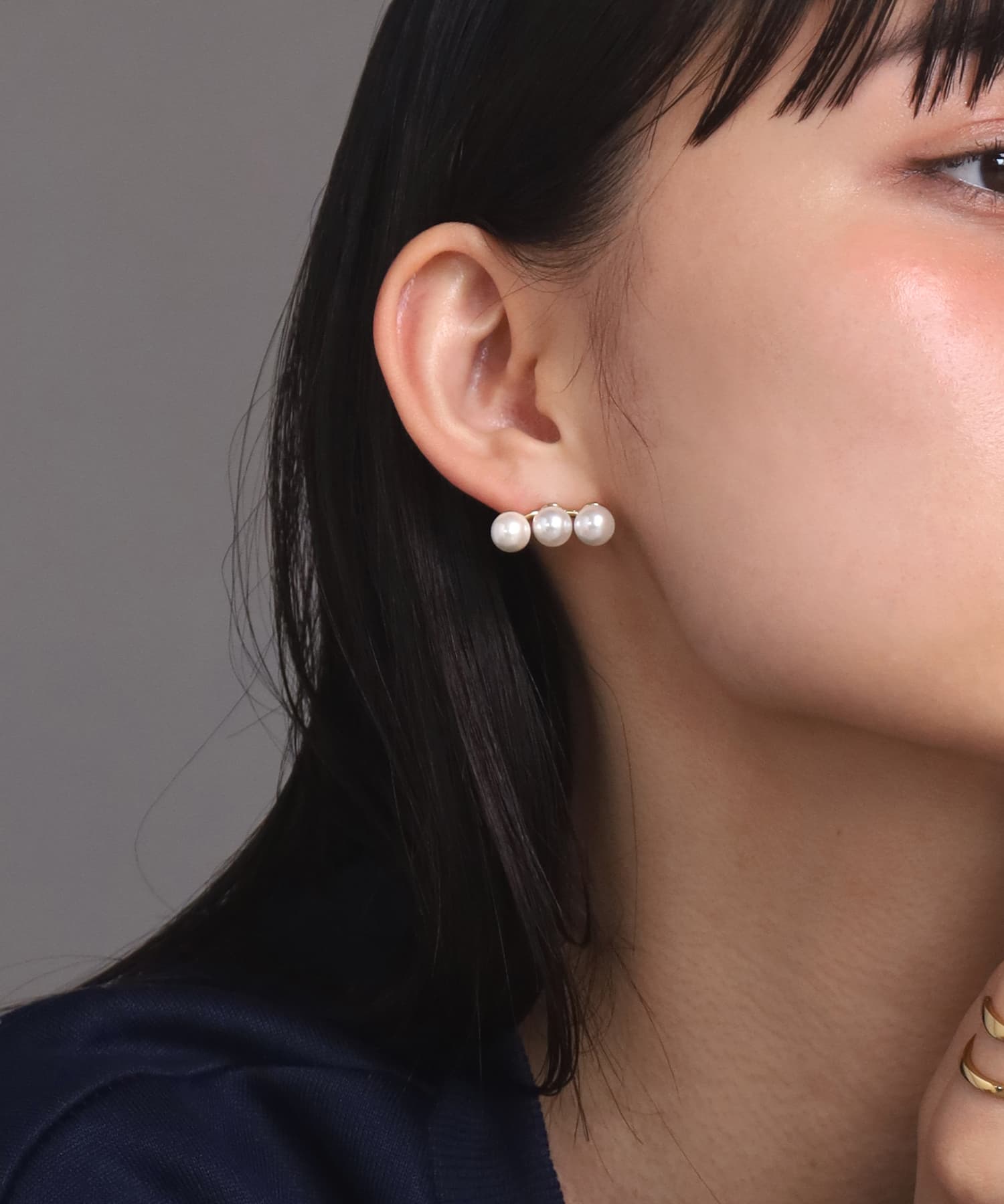 エルエイチエムイー LHME 【WEB限定】“MELLOW”ラインパールピアス/3粒/サージカルステンレス(金属アレルギー対応) (ゴールド) ゴールド