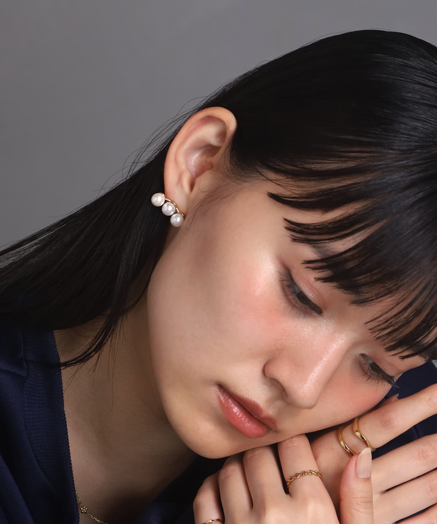 エルエイチエムイー LHME 【WEB限定】“MELLOW”ラインパールピアス/3粒/サージカルステンレス(金属アレルギー対応) (ゴールド) ゴールド