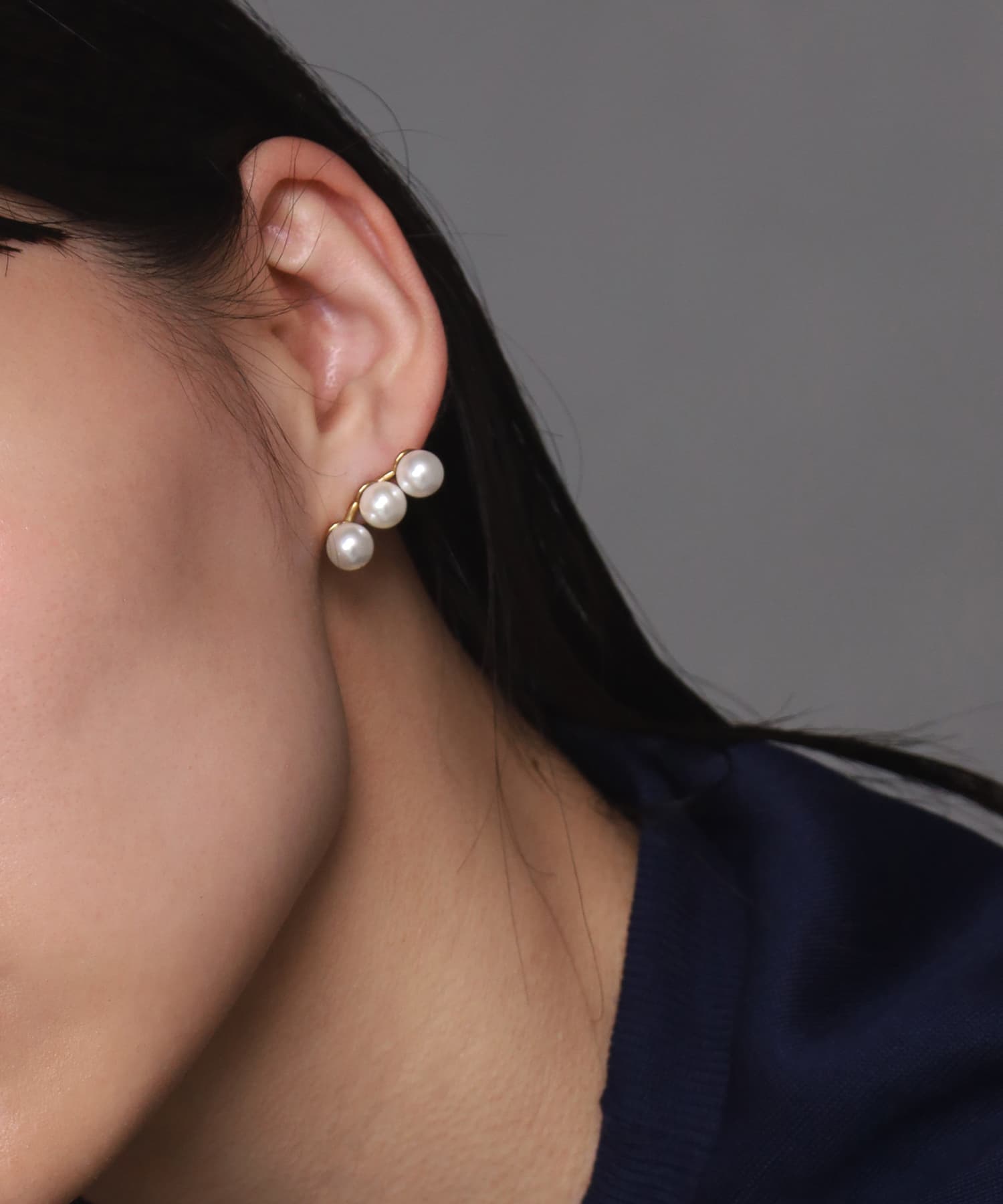 エルエイチエムイー LHME 【WEB限定】“MELLOW”ラインパールピアス/3粒/サージカルステンレス(金属アレルギー対応) (ゴールド) ゴールド