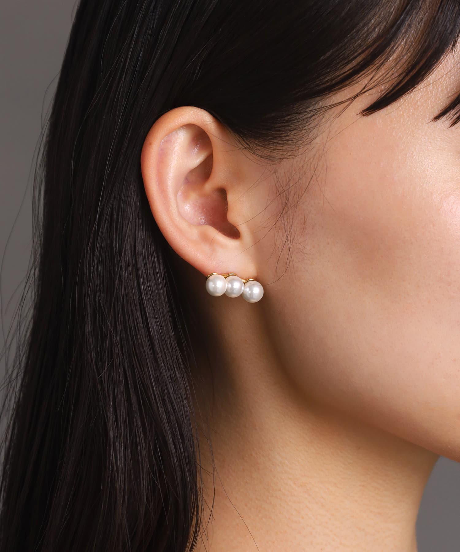 エルエイチエムイー LHME 【WEB限定】“MELLOW”ラインパールピアス/3粒/サージカルステンレス(金属アレルギー対応) (ゴールド) ゴールド