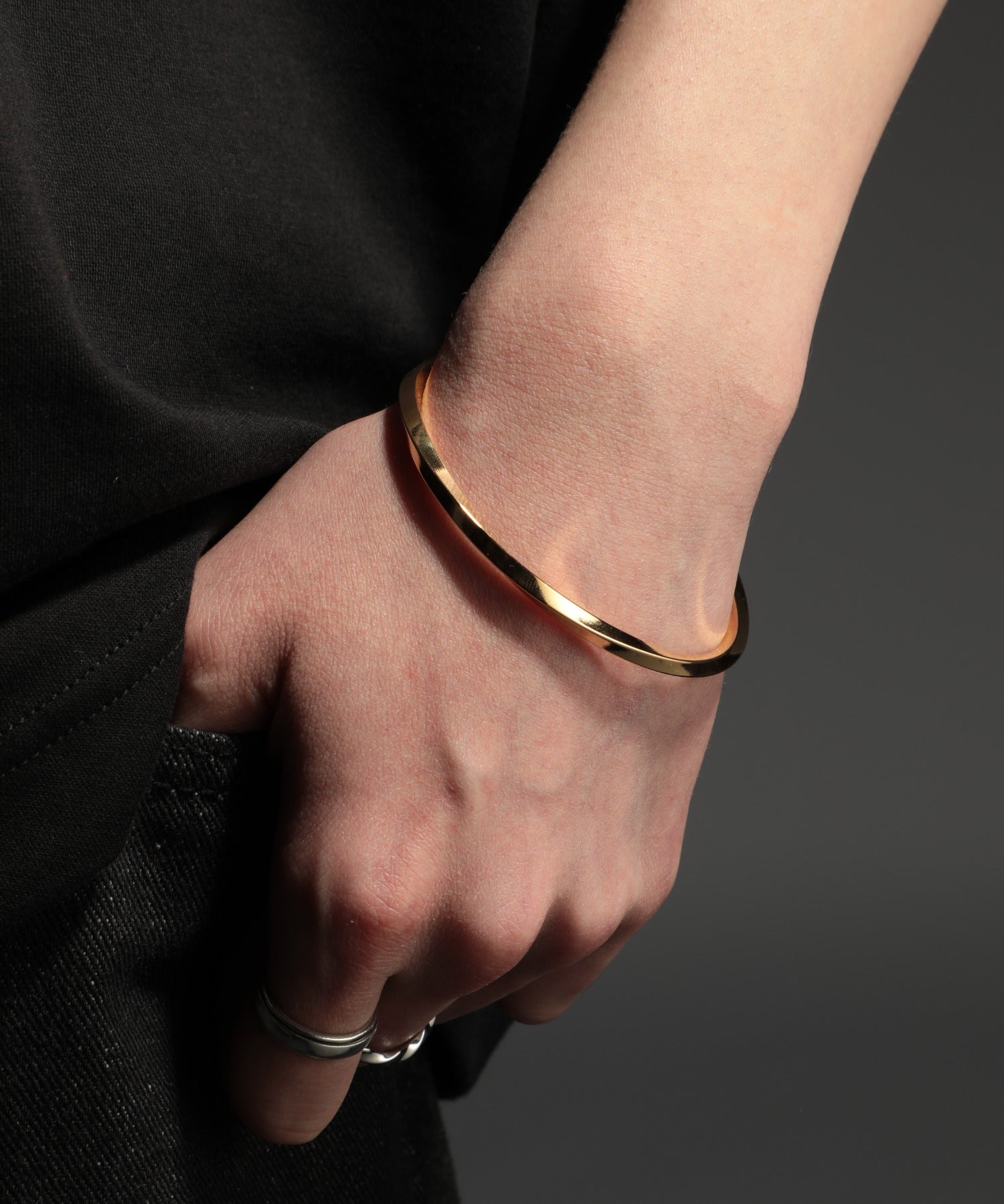 【SETUP7】メタル ツイストバングル アクセサリー シンプル メンズ 腕輪 KNF037 (ゴールド) ゴールド