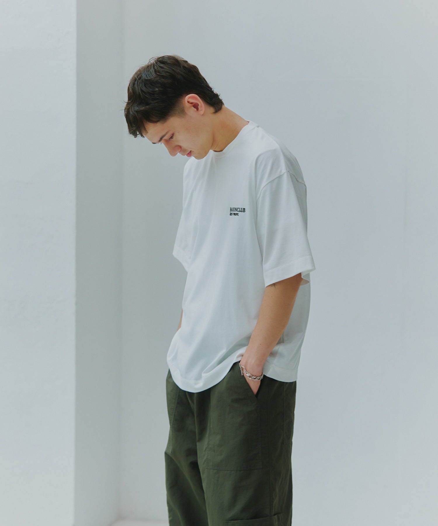 メゾンクラブ MAISON CLUB One Point Embroidery Tee / ワンポイント刺繍Tシャツ (ホワイト) ホワイト