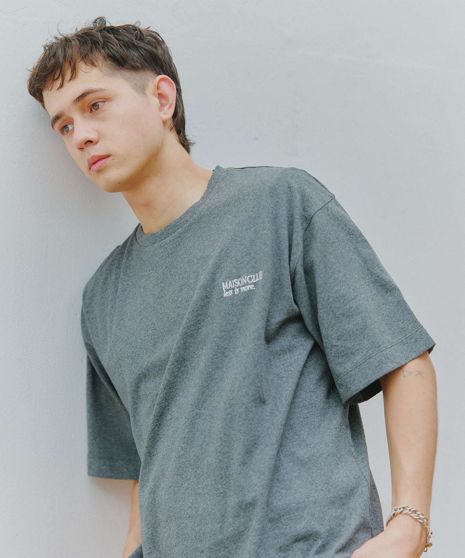 メゾンクラブ MAISON CLUB One Point Embroidery Tee / ワンポイント刺繍Tシャツ (グレー) グレー