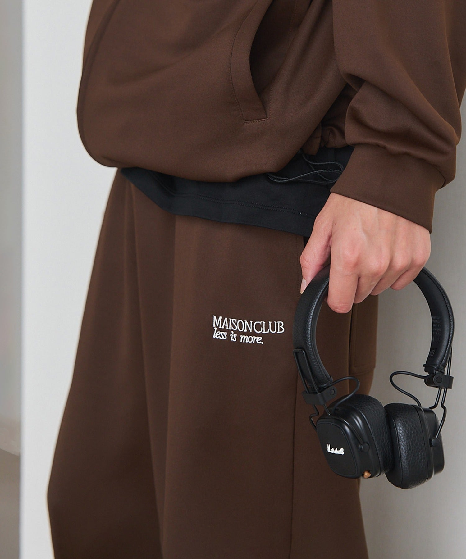 メゾンクラブ MAISON CLUB Professional Essential Stretch Track Pants KKP / プロフェッショナルエッセンシャルストレッチトラックパンツ AENNOYORK (ブラウン) ブラウン