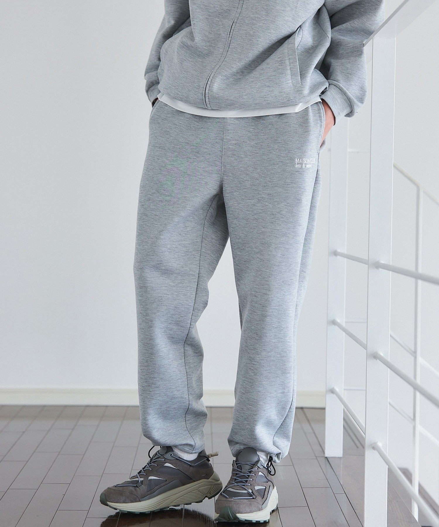 メゾンクラブ MAISON CLUB Professional Essential Stretch Track Pants KKP / プロフェッショナルエッセンシャルストレッチトラックパンツ AENNOYORK (グレー) グレー