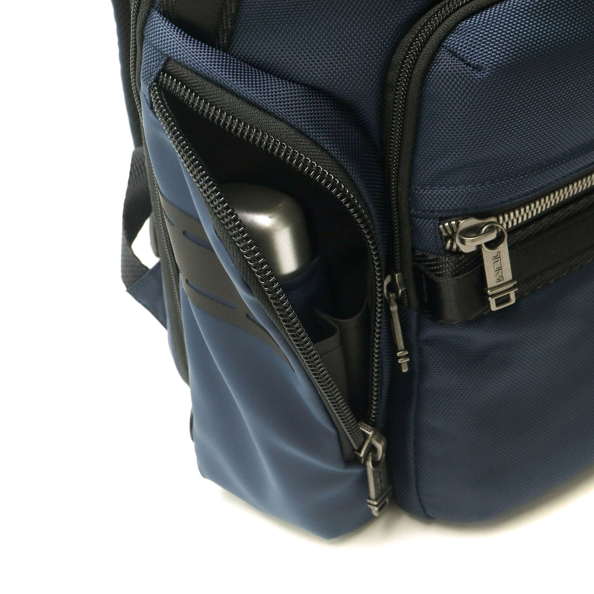 トゥミ TUMI 正規品5年保証 リュック メンズ 大容量 ブランド おしゃれ 通勤 ビジネス 拡張 A4 PC ノートPC 15inch Alpha Bravo 「ナヴィゲーション」バックパック 0232793 (Pavement) Pavement