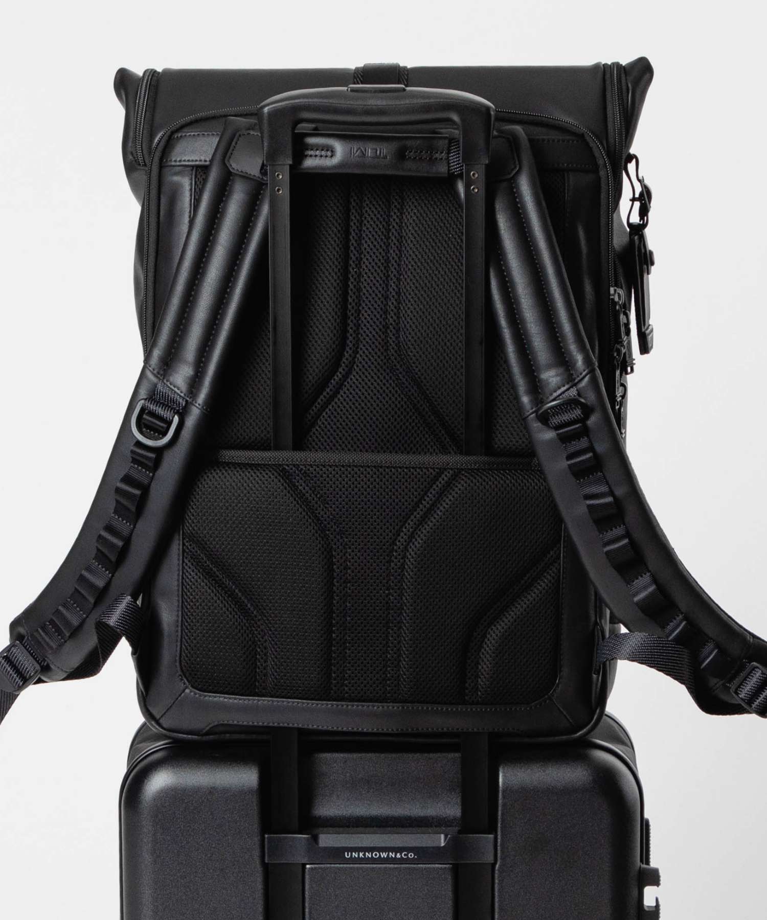 トゥミ TUMI トゥミ TUMI ALPHA BRAVO アルファブラボー SURVEILLANCE BACKPACK レザー サーヴェイランス フラップ バックパック 093 (BLACK/ブラック) BLACK/ブラック