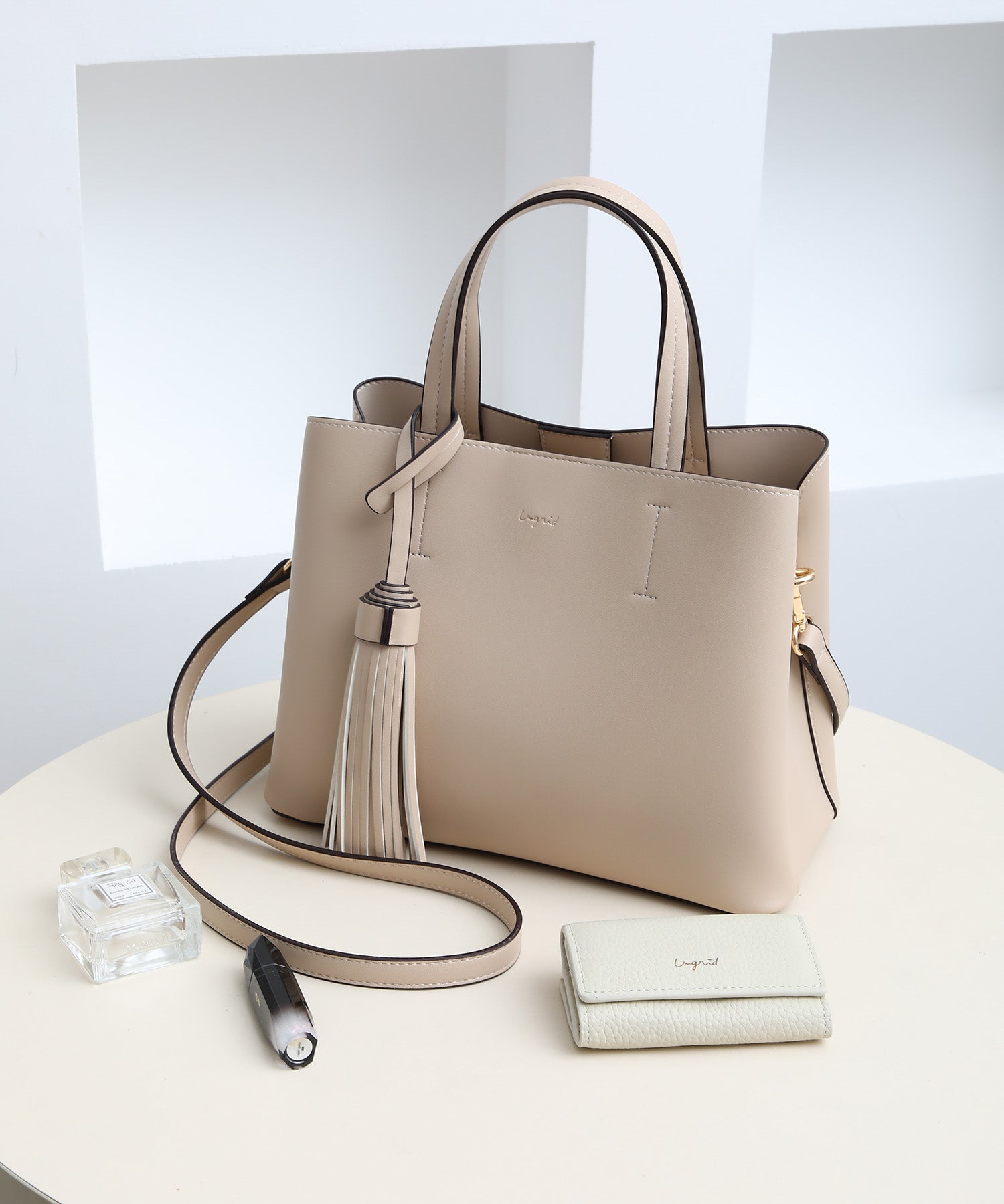 アングリッド Ungrid ビッグタッセル ハンドバッグ (IVO) IVO