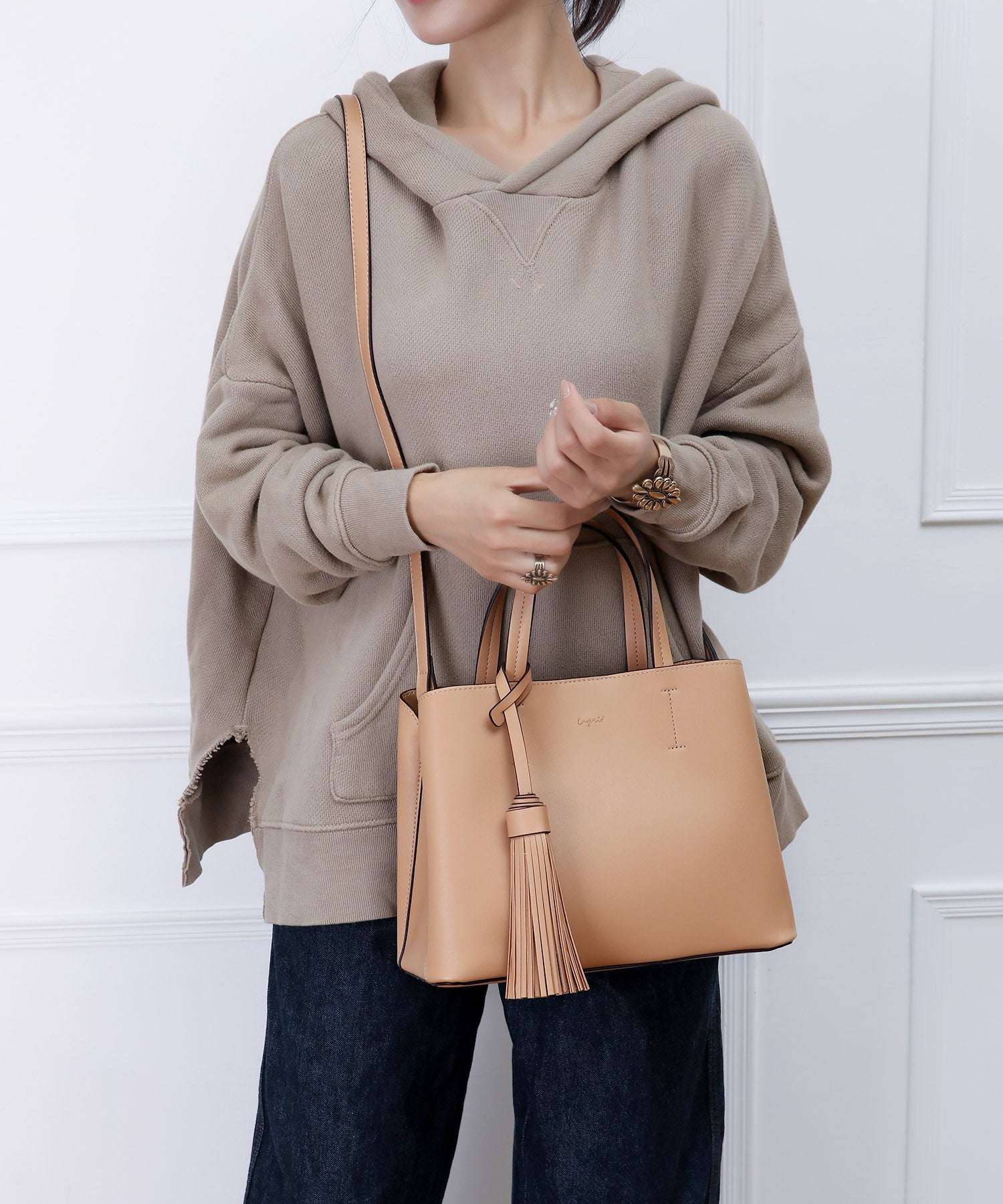 アングリッド Ungrid ビッグタッセル ハンドバッグ (BEG) BEG