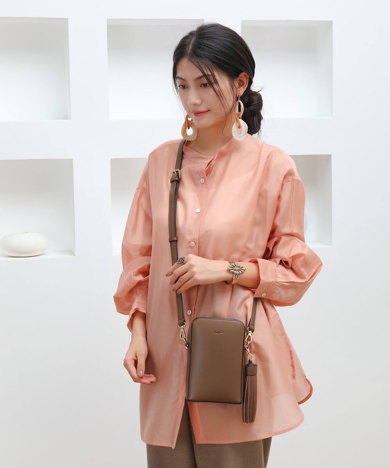 アングリッド Ungrid ビッグタッセル 縦長ミニポシェット (OAK) OAK