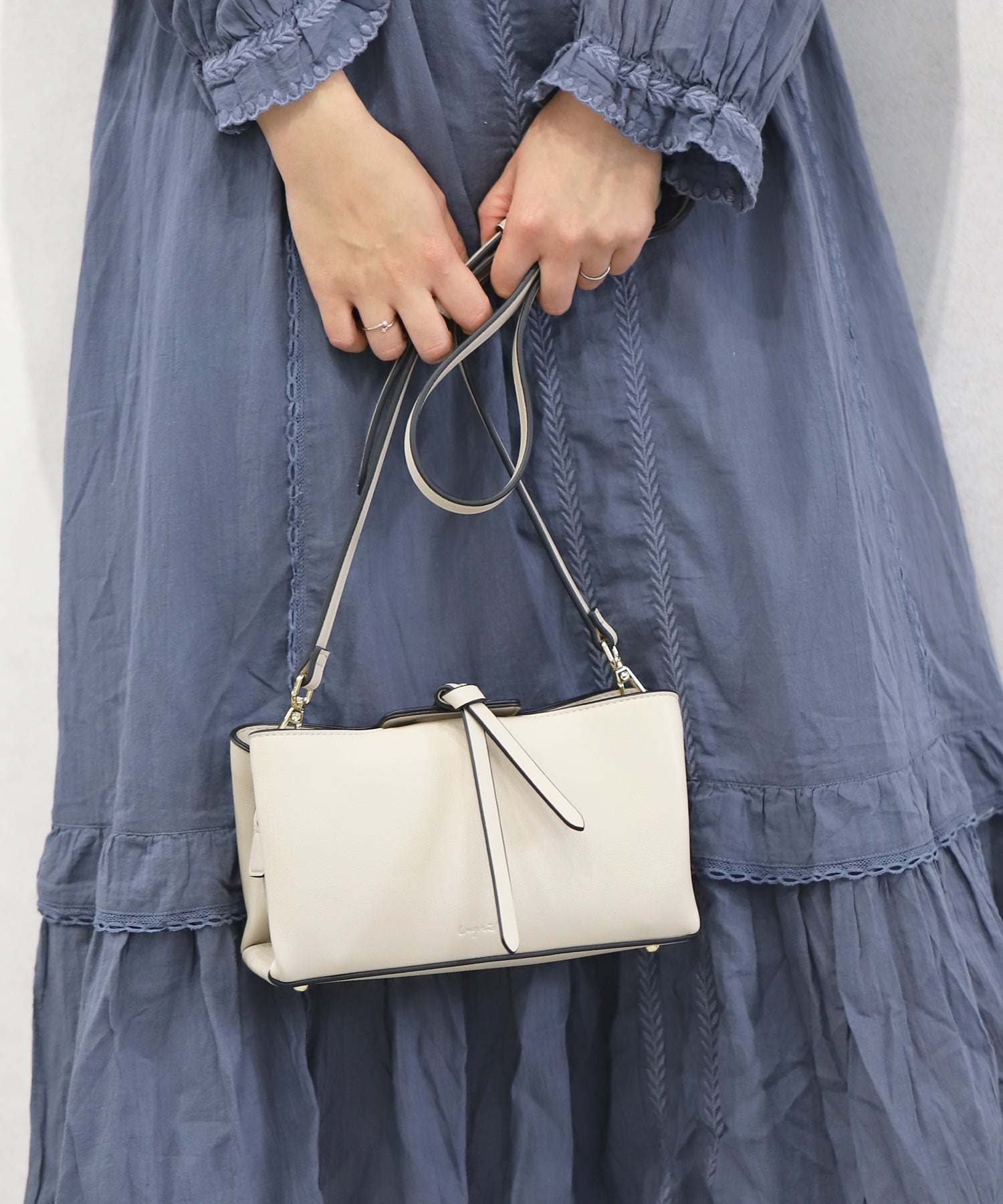 アングリッド Ungrid アンティークPUレザー 両アオリポケット スマホ&パスポート入れ ミニ ショルダーバッグ