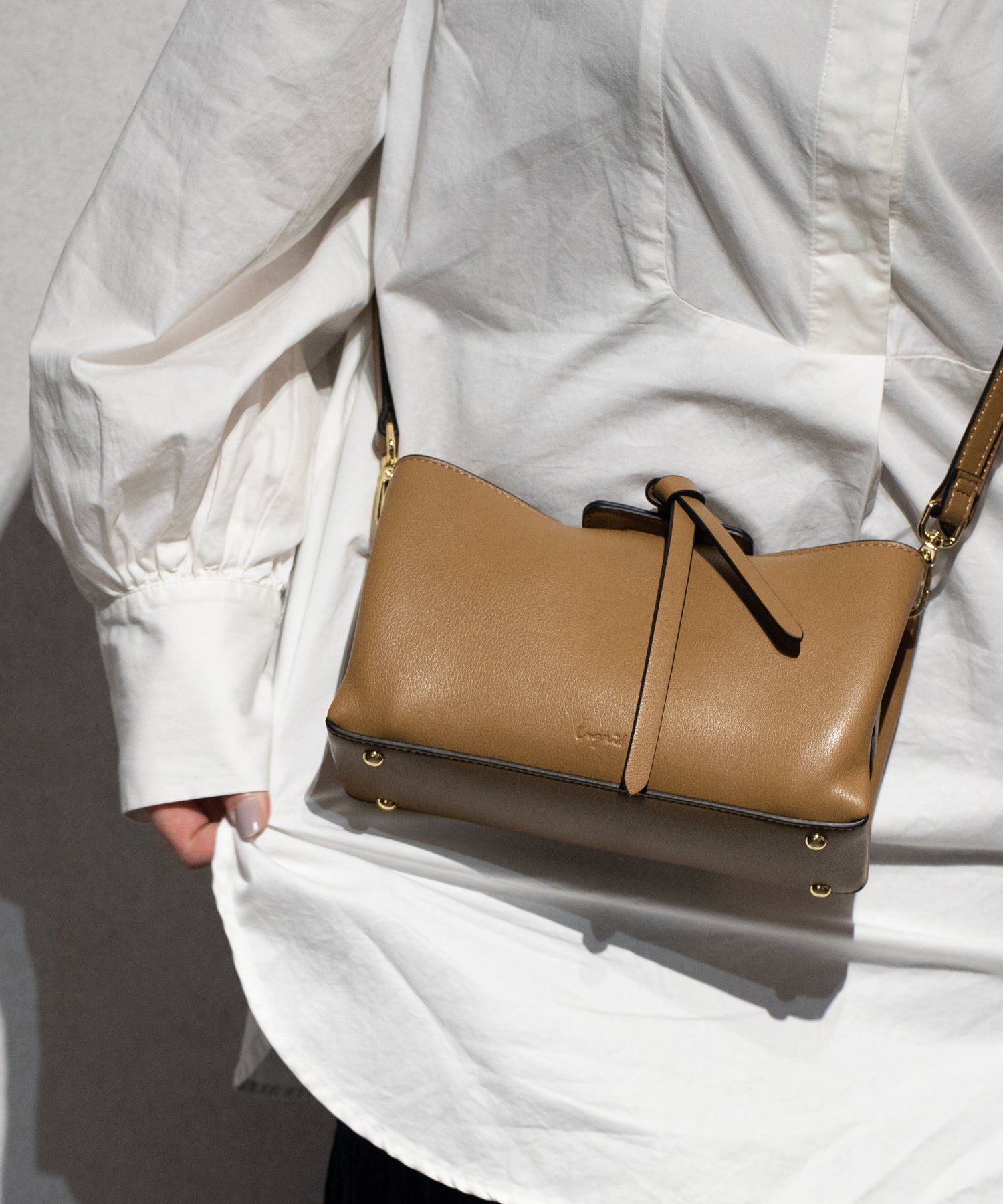 アングリッド Ungrid アンティークPUレザー 両アオリポケット スマホ&パスポート入れ ミニ ショルダーバッグ (DBEG) DBEG