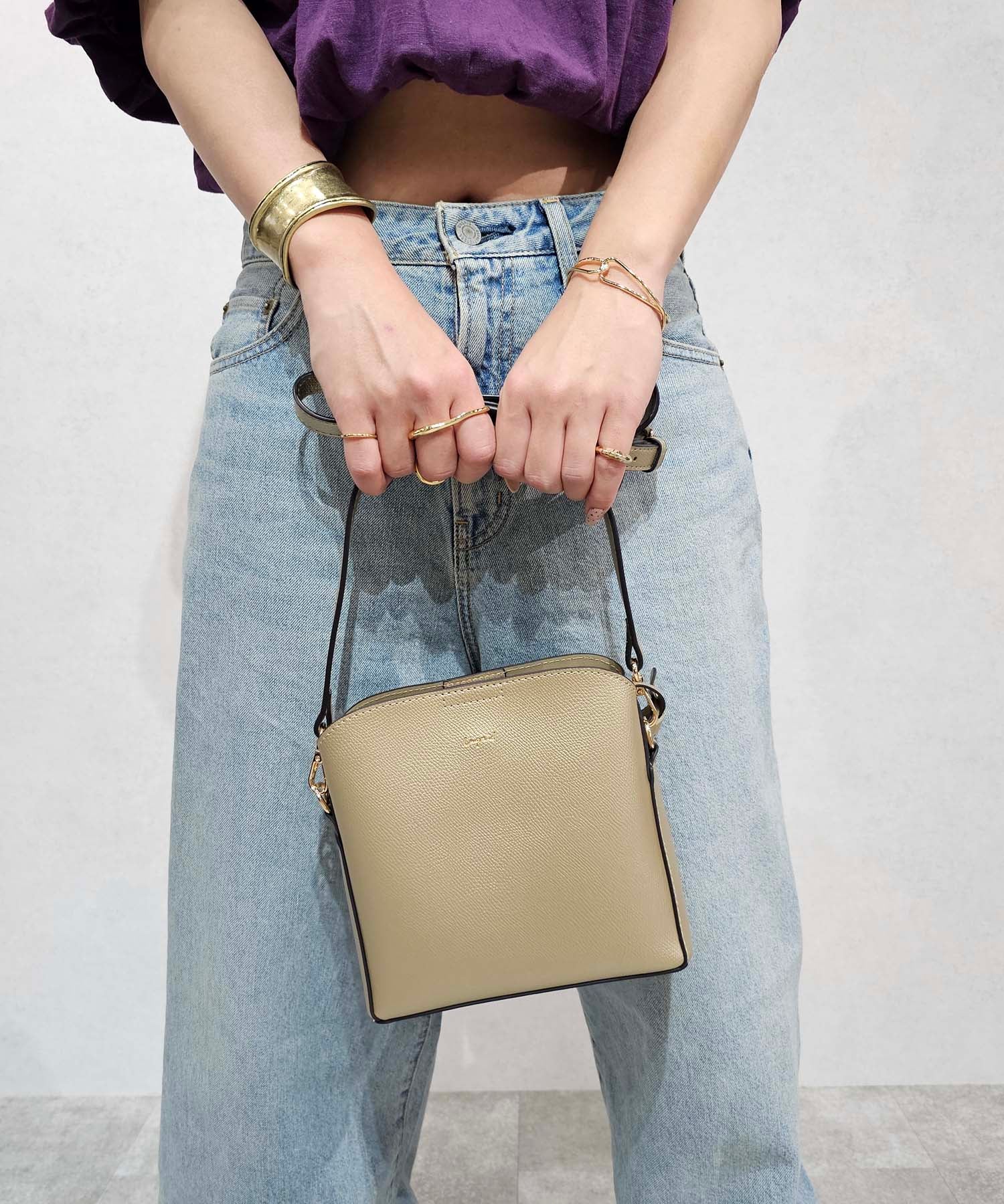 アングリッド Ungrid キーリングチャーム付 ミニショルダーバッグ (GLD) GLD