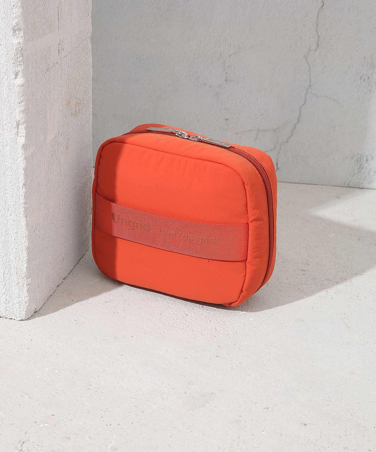 Ungrid Water-repellent soft nylon logo tape multi-functional makeup pouch