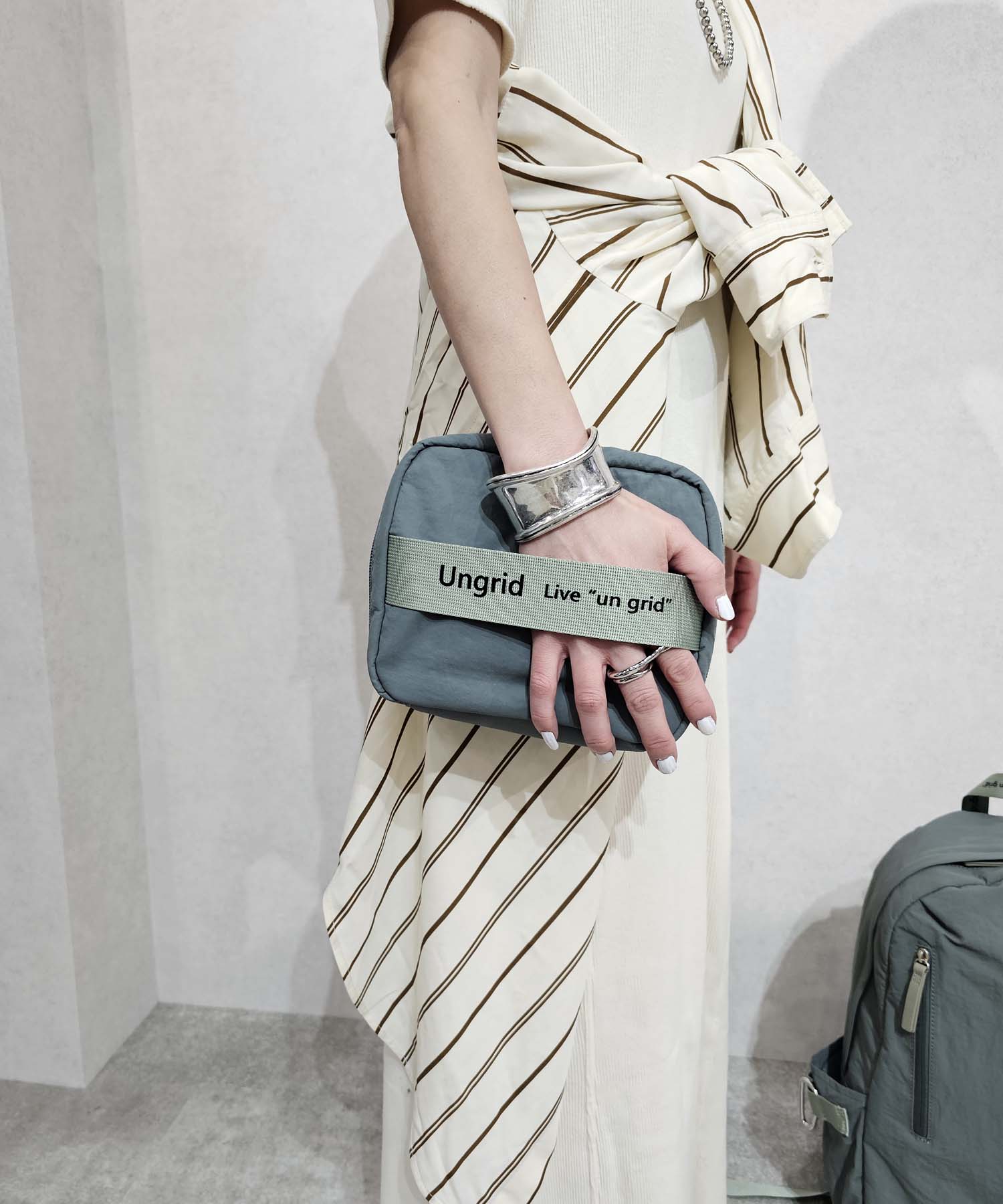 Ungrid Water-repellent soft nylon logo tape multi-functional makeup pouch