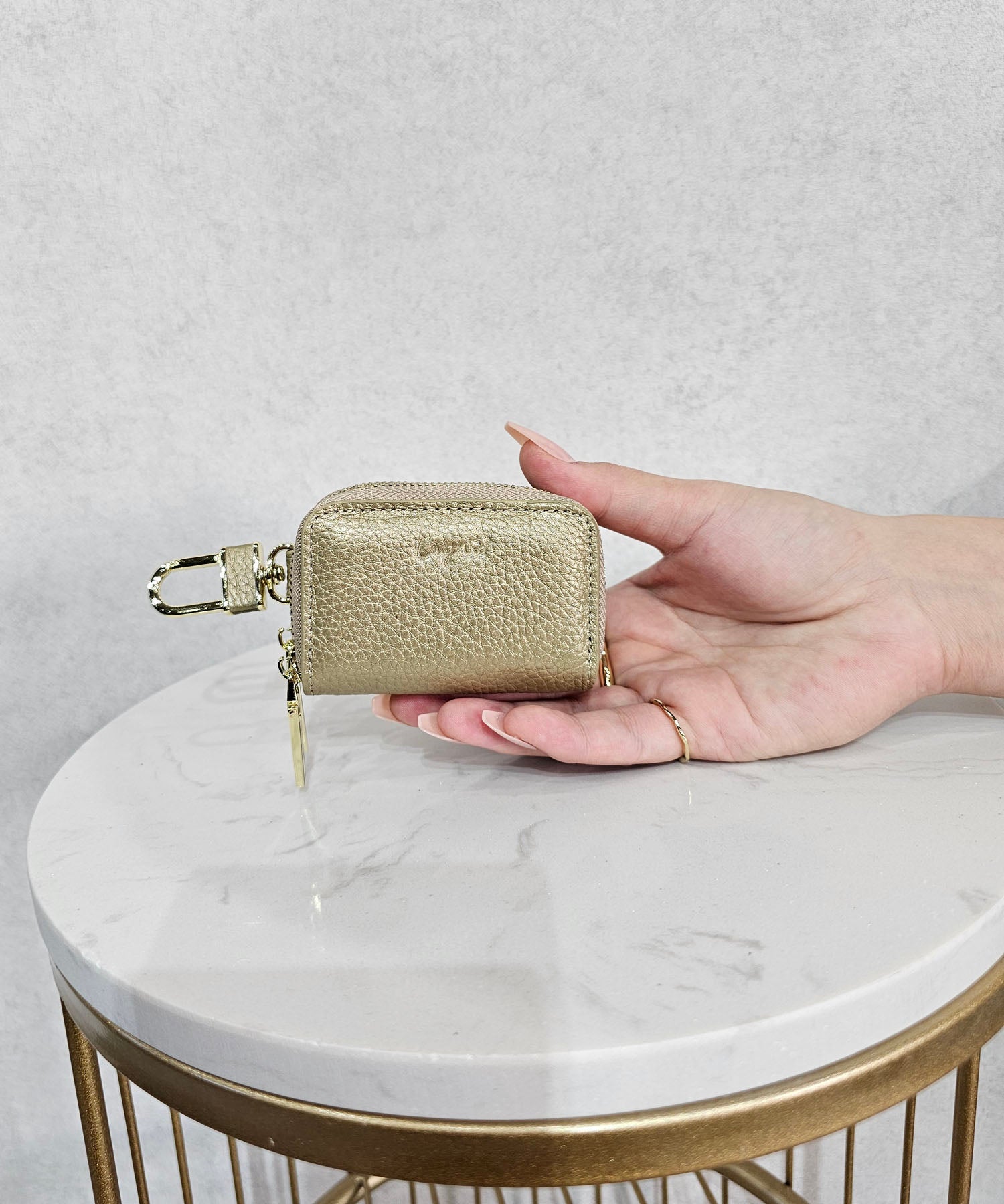 アングリッド Ungrid 本革スマートキーケース 車 ダブルファスナー ダブル ポケット キーチェーン ファスナー カラビナ ギフト (GLD) GLD